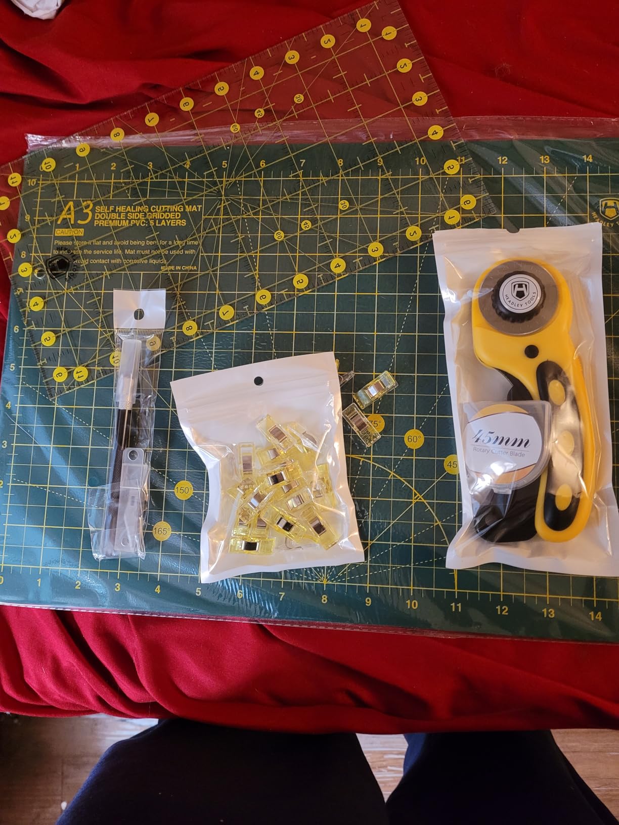 Headley Tools Rotary Cutter Set - 45mm Fabric Cutter, 5 Extra Rotary Blades, A3 Cutting Mat, Quilting Ruler and Sewing Clips, Craft Knife Set, Ideal for Crafting, Sewing, Patchworking,Turquoise customer photo 1