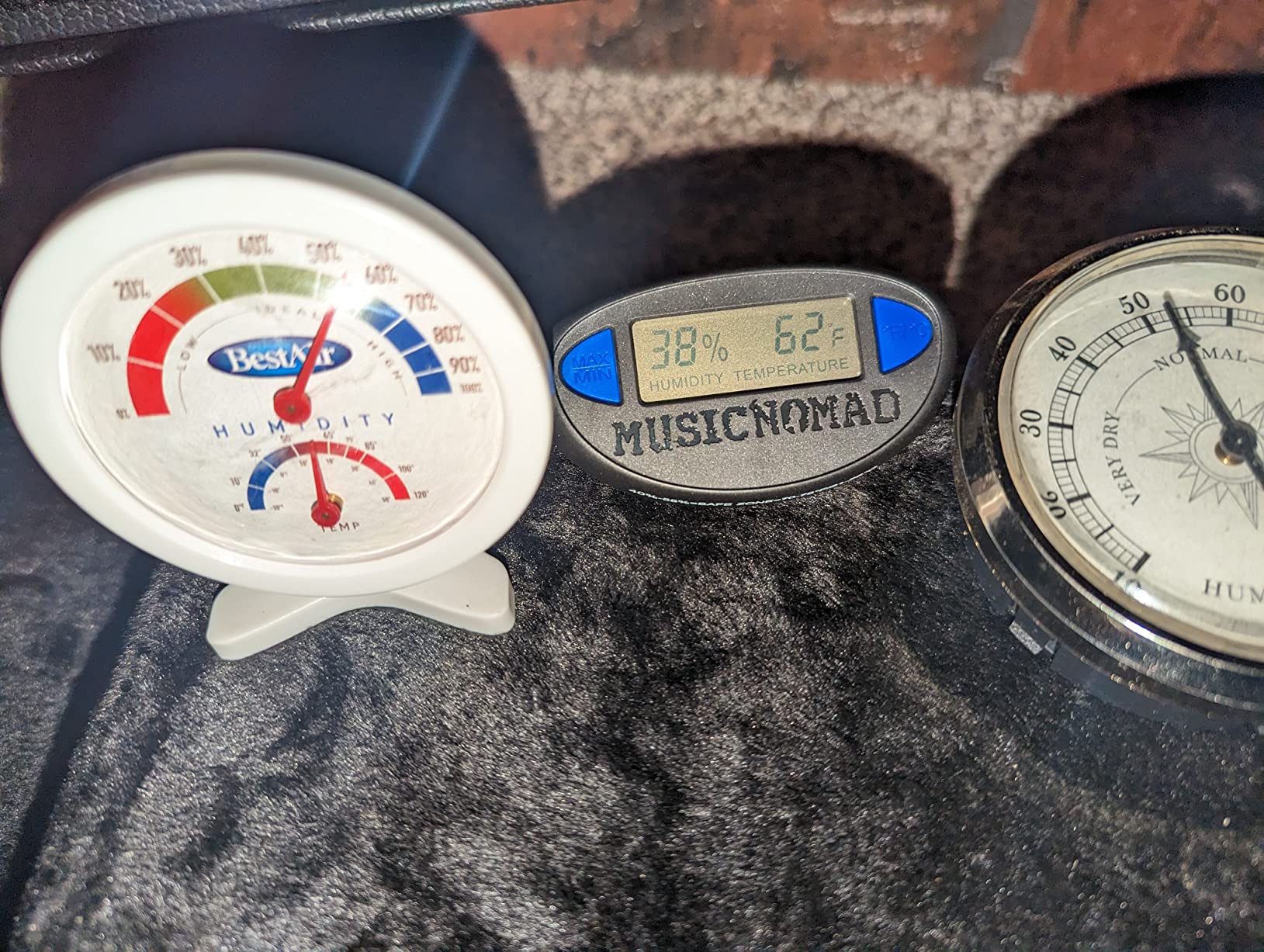 MusicNomad HONE - Guitar Hygrometer - Humidity & Temperature Monitor (MN312) customer photo 1