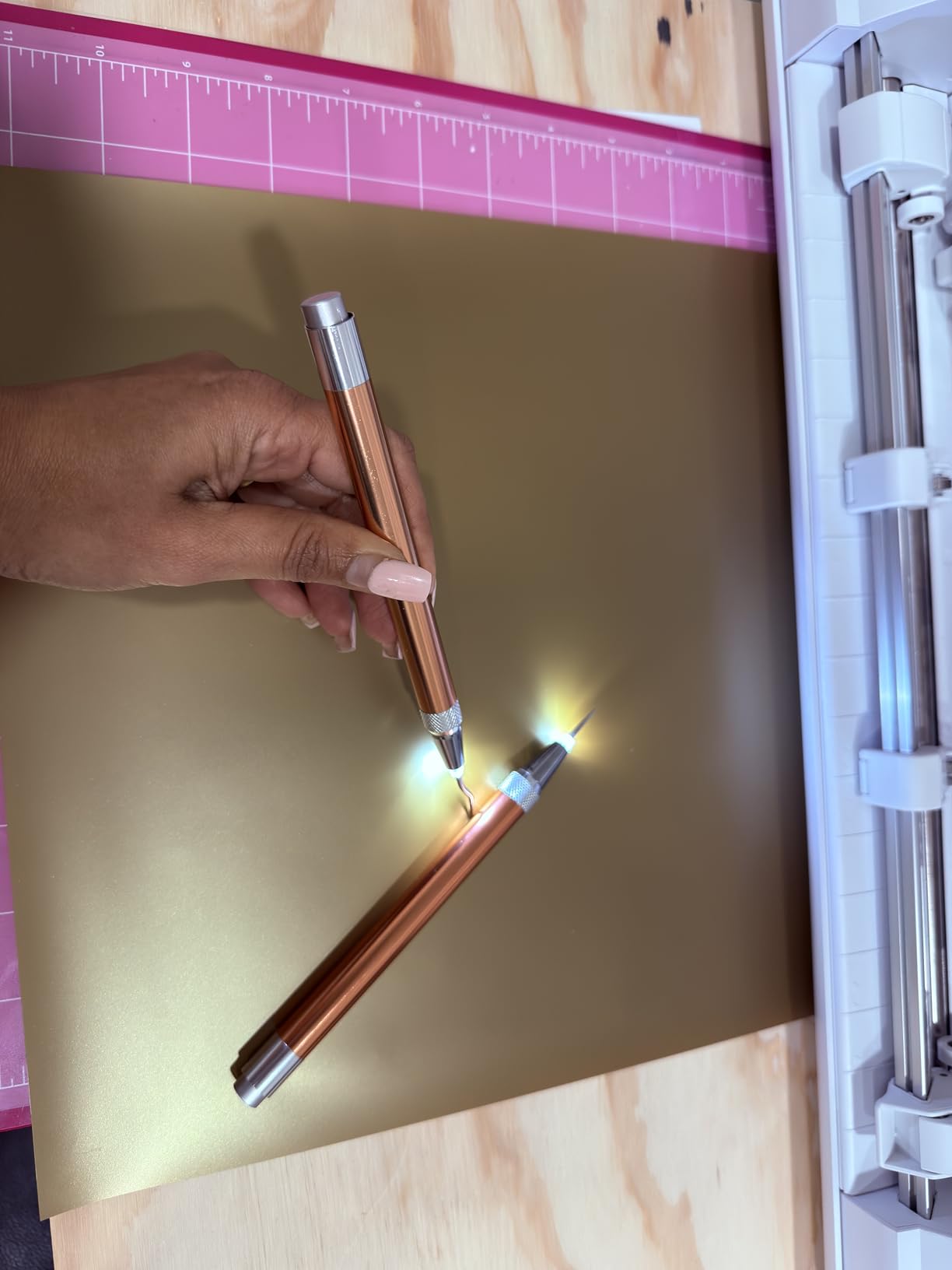 LED Weeding Tools for Vinyl with Light with Pin and Hook for Removing Tiny Vinyl Paper & Iron-on Projects Cuts customer photo 1