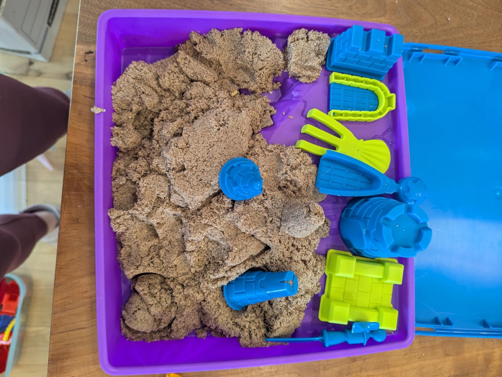 Kinetic Sand, Deluxe Beach Castle Playset with 2.5lbs Play Sand, Tools & Molds, Sensory Toys for Kids Ages 5 and up customer photo 1