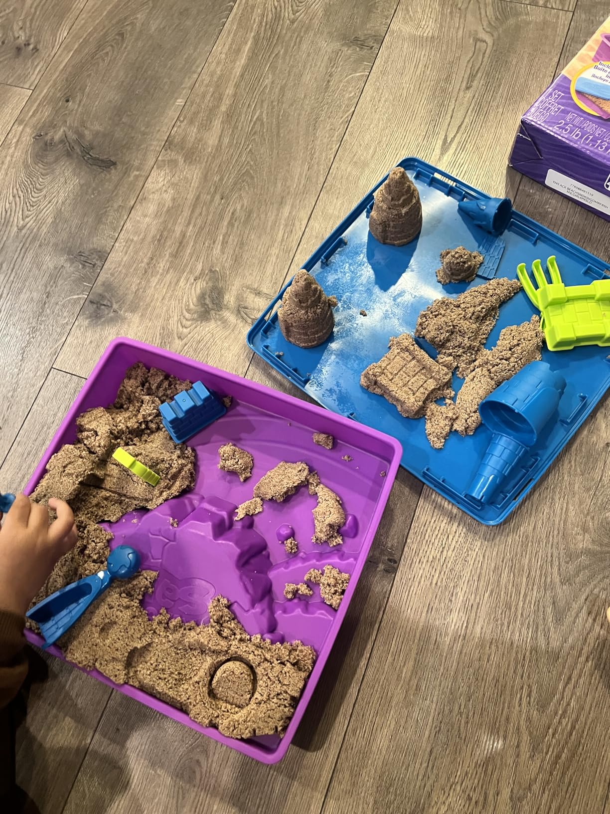 Kinetic Sand, Deluxe Beach Castle Playset with 2.5lbs Play Sand, Tools & Molds, Sensory Toys for Kids Ages 5 and up customer photo 2