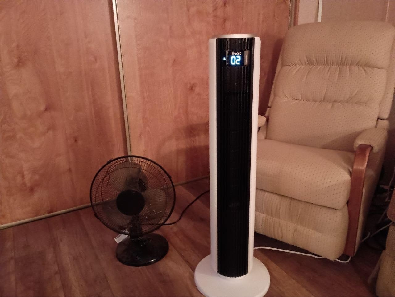 LEVOIT Tower Fan for Bedroom, 90° Oscillating Standing Fan with 28dB Quiet for Sleep, 25ft/s Velocity, 12H Timer, 5 Speeds 4 Modes, Remoter, Bladeless Room Fan for Home, Office, Indoor, 36 inch, White customer photo 1
