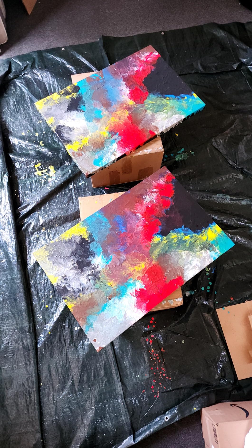 Nicpro 8 Colors Large Bulk Acrylic Pour Paint Set (33.8 oz, 1000 ml) Premixed High Flow Art Pouring Paint Supplies Kit with Silicone Pour Oil, Gloves for Beginner Cell Creation Flow DIY, Ready to Pour customer photo 2