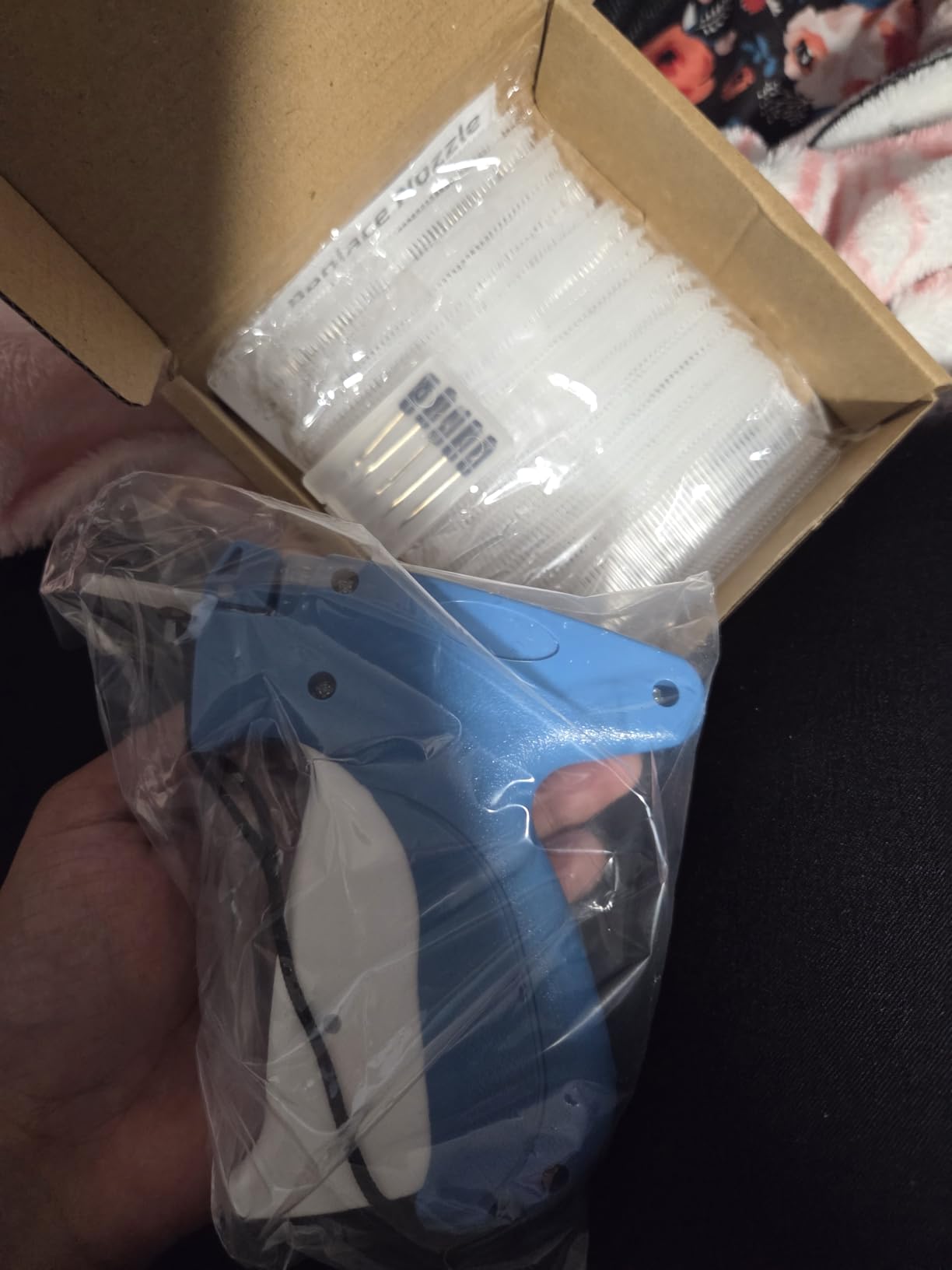 2006pcs Tagging Gun for Clothing, Price Tag Attacher Gun Kit for Clothes Labeler, Clothes Tagging Applicator Gun Set with 1600 1-in Barbs Fasteners, 400 Clothing Labels and 6 Steel Needles customer photo 1