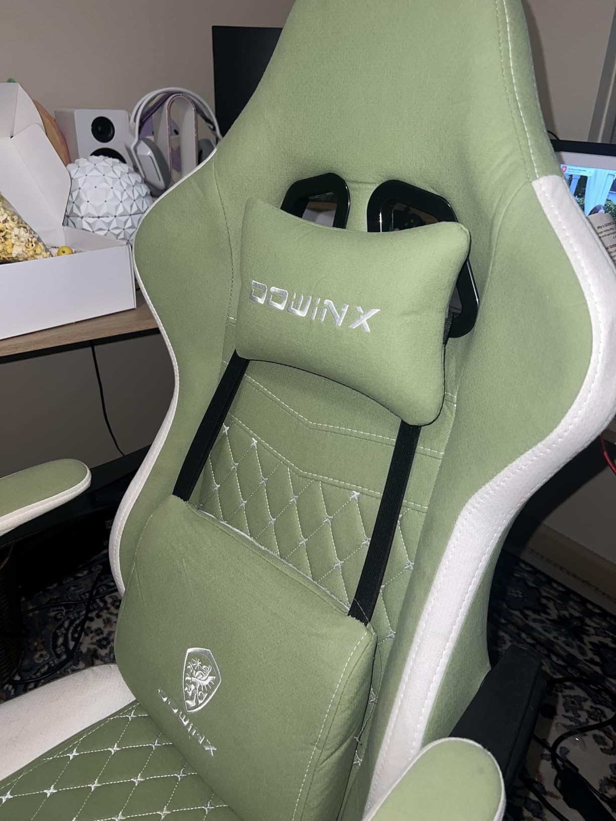 Dowinx Gaming Chair Breathable Fabric Game Chair with Gel Pad and Storage Bag, Comfortable Gamer Chair with Pocket Spring Cushion, Ergonomic Computer Chair with Footrest, Green customer photo 2
