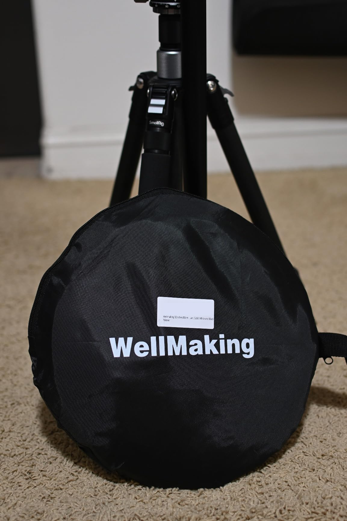 WELLMAKING 32 Inch (80cm) Reflector Photography, Collapsible Light Reflector with Bag & Tilt Adapter, 5 in 1 Handle Reflector for Studio & Outdoor Lighting - Translucent, Silver, Gold, White and Black customer photo 2