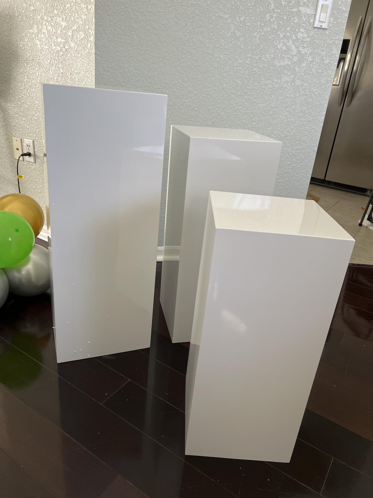 Vincidern 3PCs Metal Pedestal Stand for Party, White Display Stands Pillars for Wedding, Sculpture Display Column Decoration Cube customer photo 1