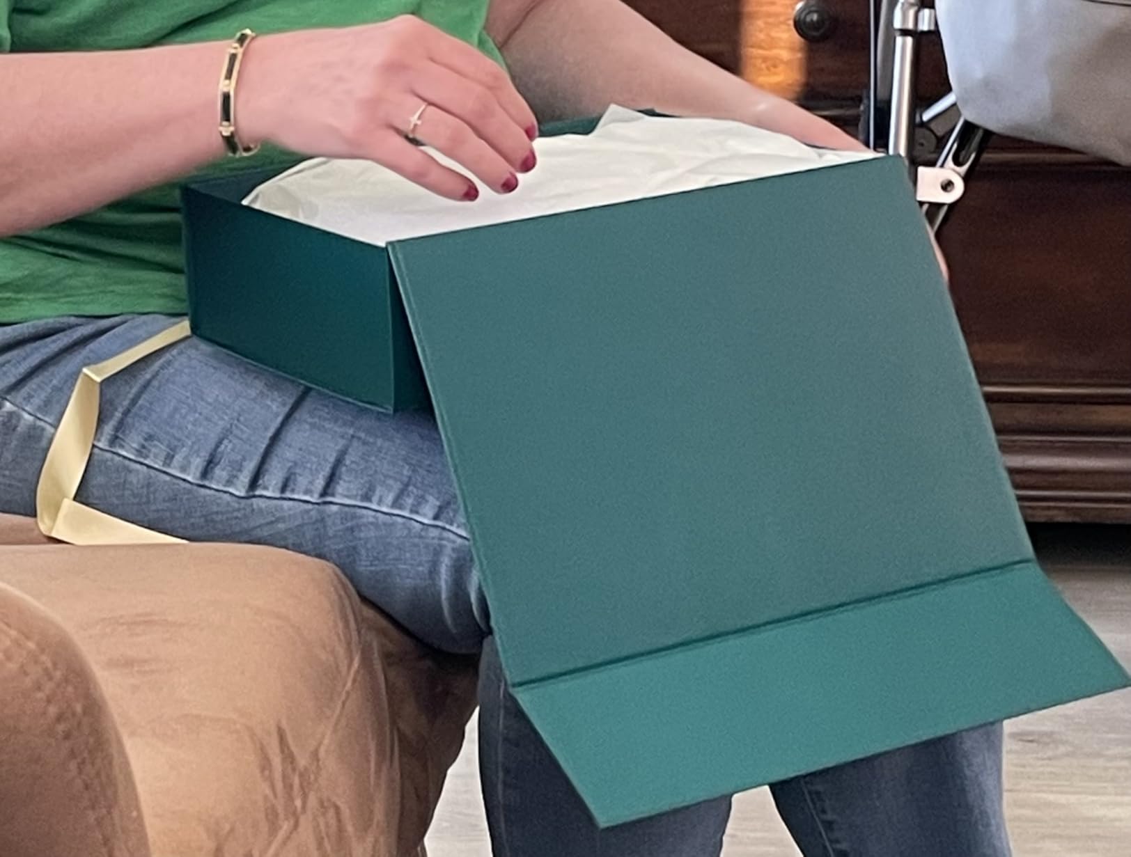 PSHVYM Gift Boxes with Lids, 11.5x7.8x3 In Forest Green Gift Box for Presents Magnetic Closure for T-Shirts, Gloves, Scarves, Books, Baby Clothes, Robes Clothing Gift Wrap, Contains Card, Ribbon customer photo 2