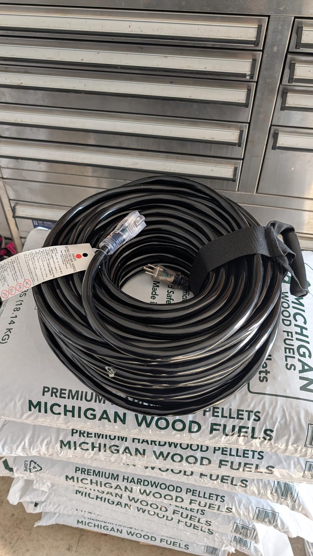 POWGRN 25 Ft 10AWG Black Outdoor Extension Cord Waterproof Heavy Duty 10 Gauge 3 Prong, Flexible Cold-Resistant Power Cord Indoor & Outside with Lighted Indicator End, 15Amp 1875W SJTW ETL Listed customer photo 2