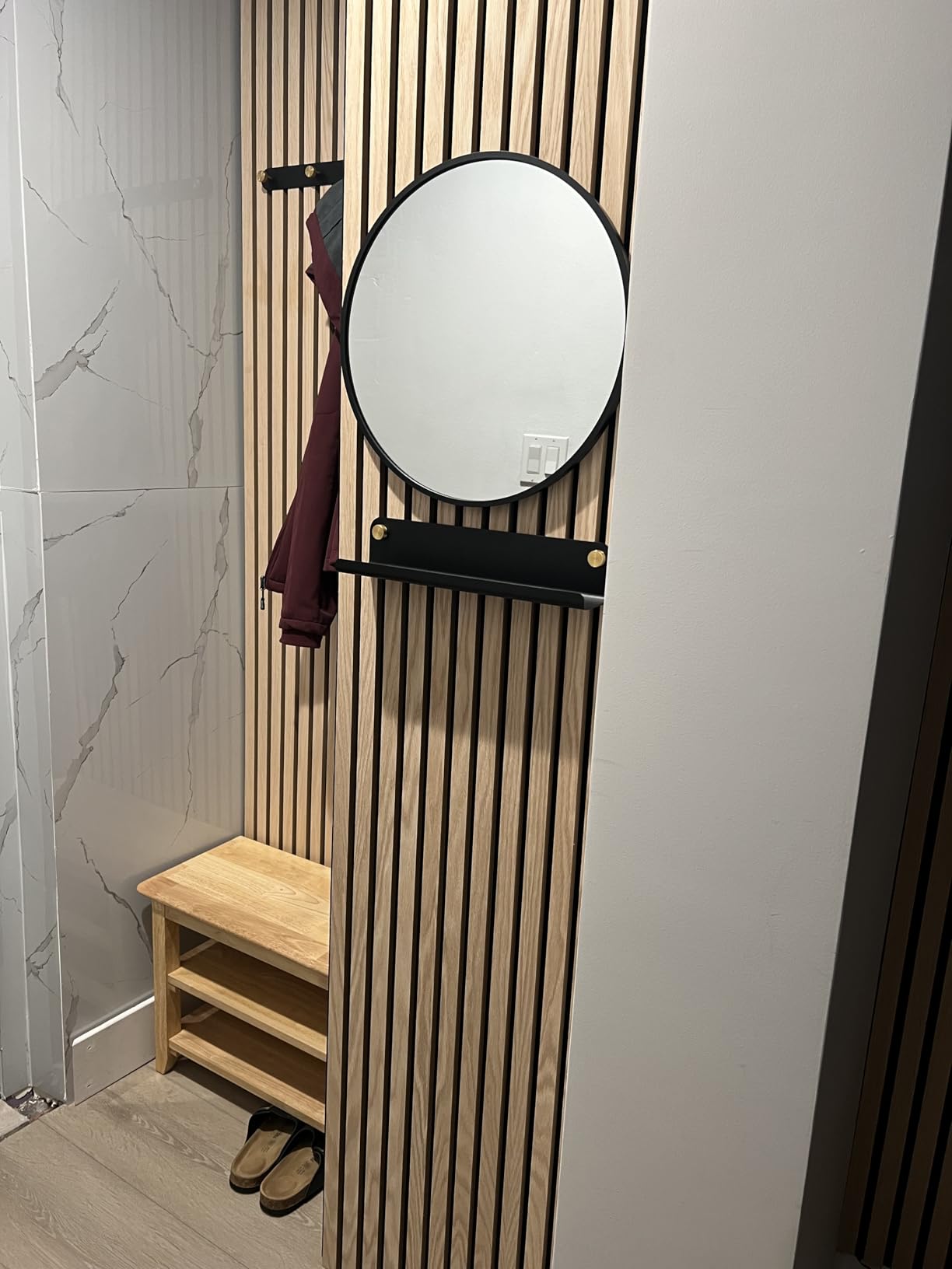 Sunniry Gold Round Mirror, 24 inch Circle Mirror, Gold Brushed Metal Frame Bathroom Mirrors, Round Wall Mounted Mirrors for Bathroom, Hallway, Living Room, Bedroom customer photo 2