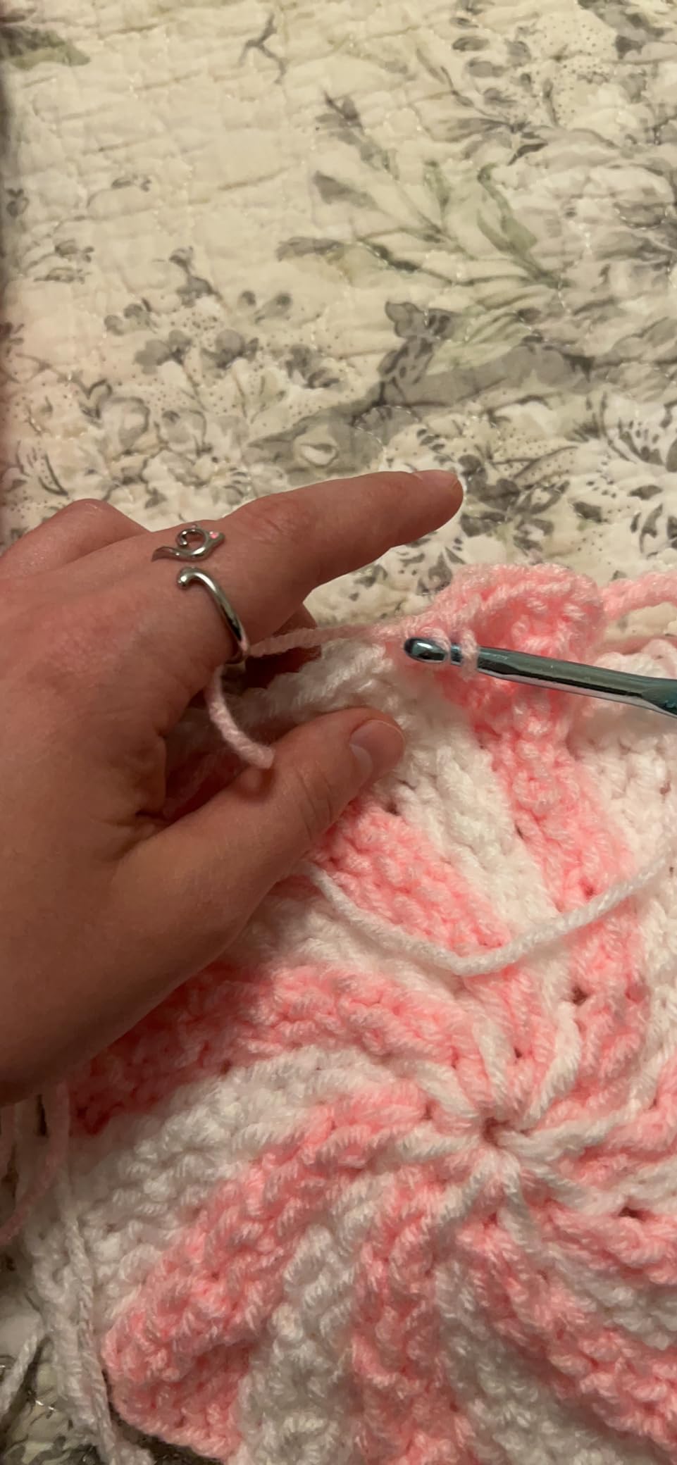 Juszok Crochet Rings for Crocheting Adjustable Crochet Tension Ring for Finger Cat Yarn Guide Ring Knitting Crochet Accessories with Box for Women 3Pcs customer photo 2