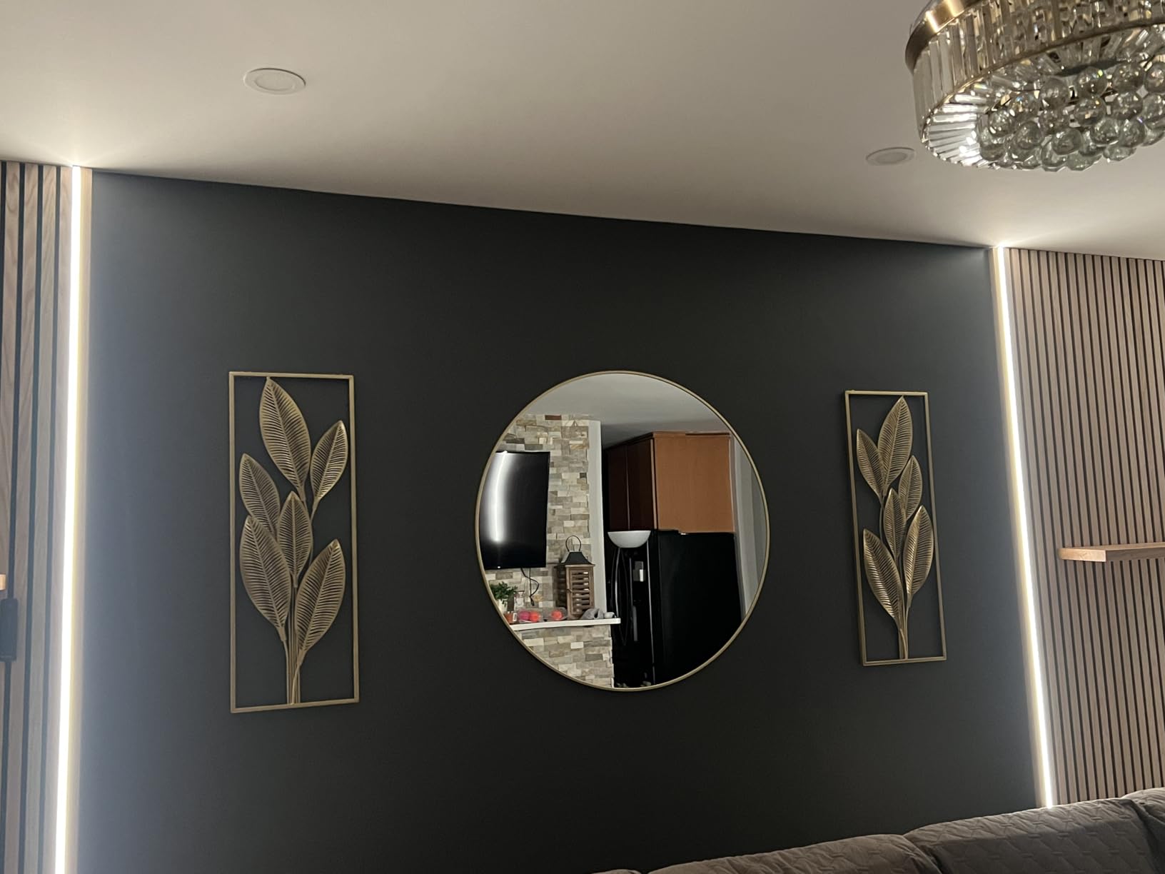 XRAMFY 24 Inch Round Mirror - Circle Mirrors for Bathroom, Entryway and Living Room Wall Decor, Modern Hanging Vanity Mirror, Matte Gold Circle Decorative Wall Mirror customer photo 2