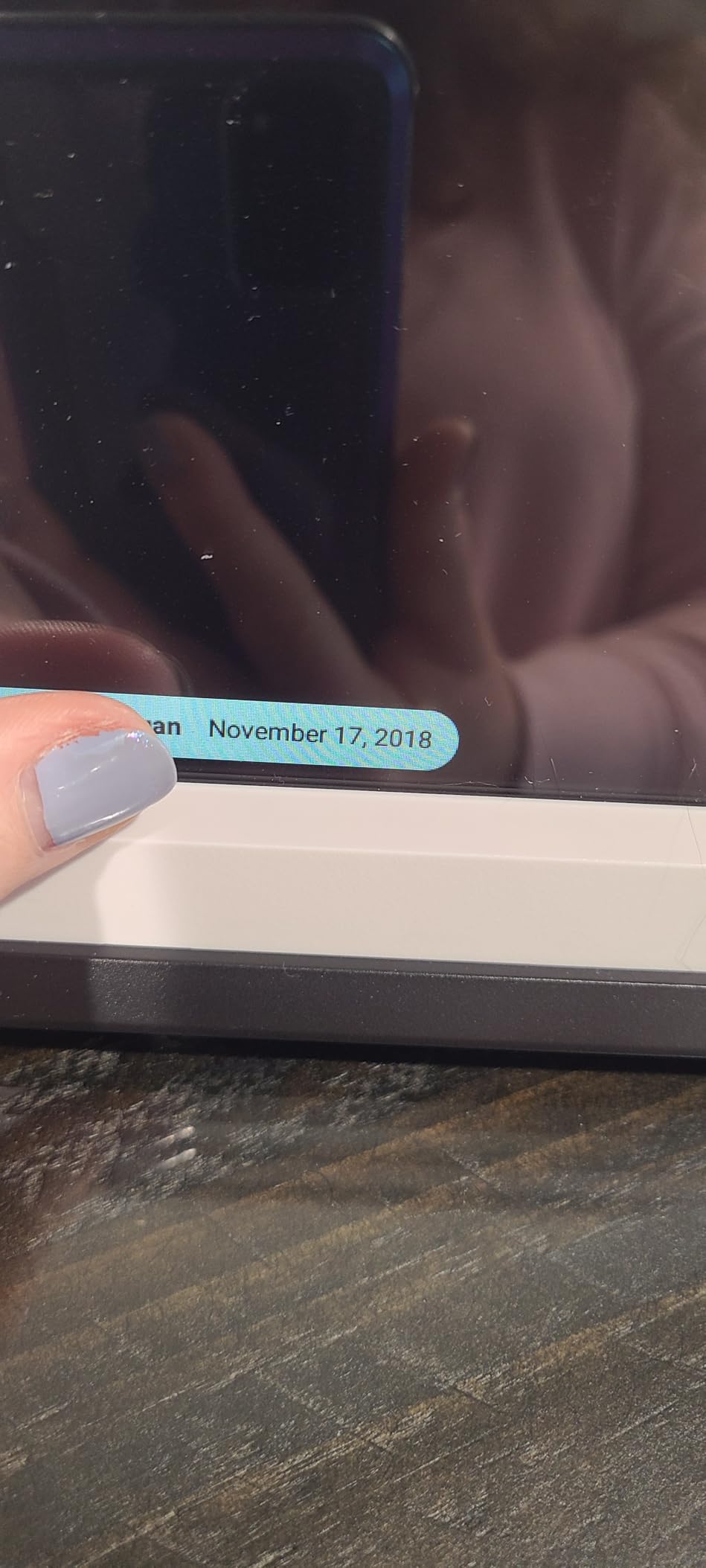 ApoloSign Digital Picture Frame 15.6 inch, WiFi Digital Photo Frame with 32GB Storage, 1920x1080 FHD IPS Touch Screen, Auto-Rotate, Easy Setup to Share Photos or Videos Instantly via Frameo App customer photo 2