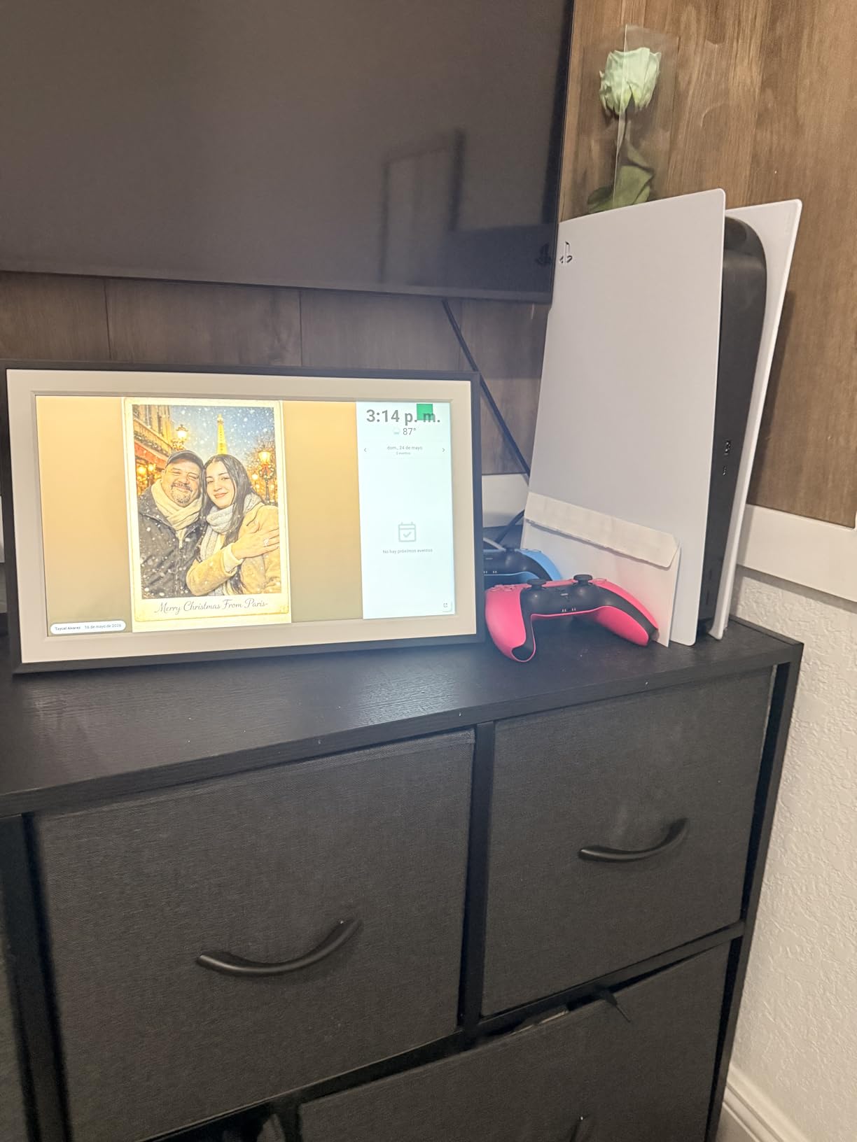 Digital Picture Frame, 15.6 Inch Large Frameo Digital Photo Frame WiFi, 32GB, 1920 * 1080 IPS HD Touch Screen, Tabletop&Wall-Mounted, Share Picture Video, Birthday, Wedding, for Mom customer photo 2