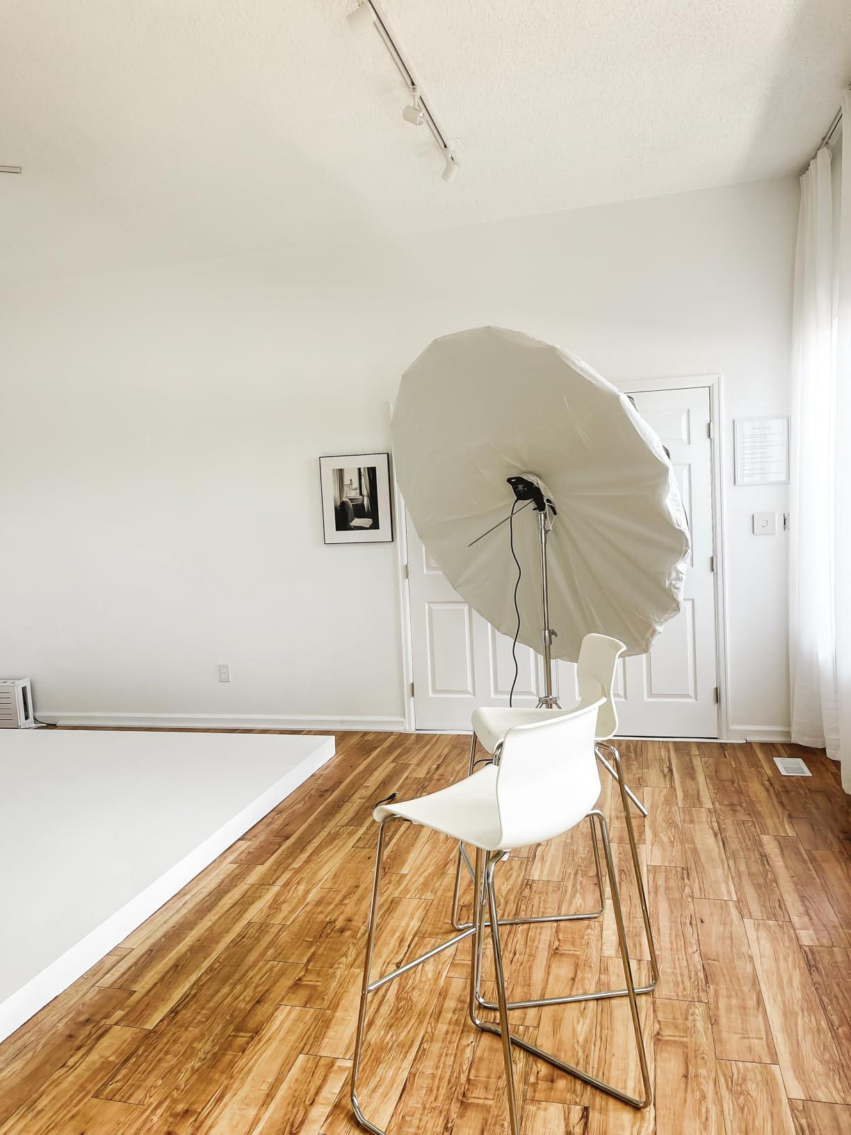 NEEWER 130cm Parabolic Reflective Umbrella Photography with White Interior, Soft Lighting with Diffuser Cover, Bag, Quick Folding for Camera Studio Video Shooting Monolight Flash, NS2U customer photo 1