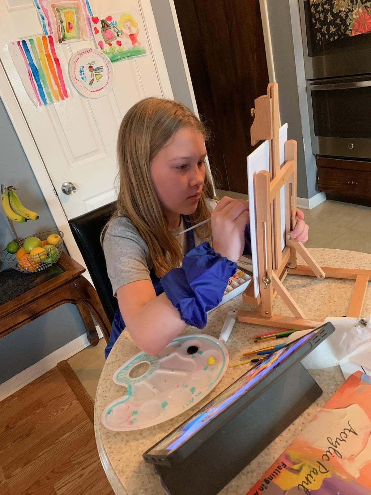Falling in Art Tabletop Easel Set, Portable Wooden Art Easel Painting Kits for Kids, Easel for Painting Canvases, Including 12 Colors Acrylic Paints, 10 Paintbrushes and 4 Canvas Panels, Pink customer photo 2