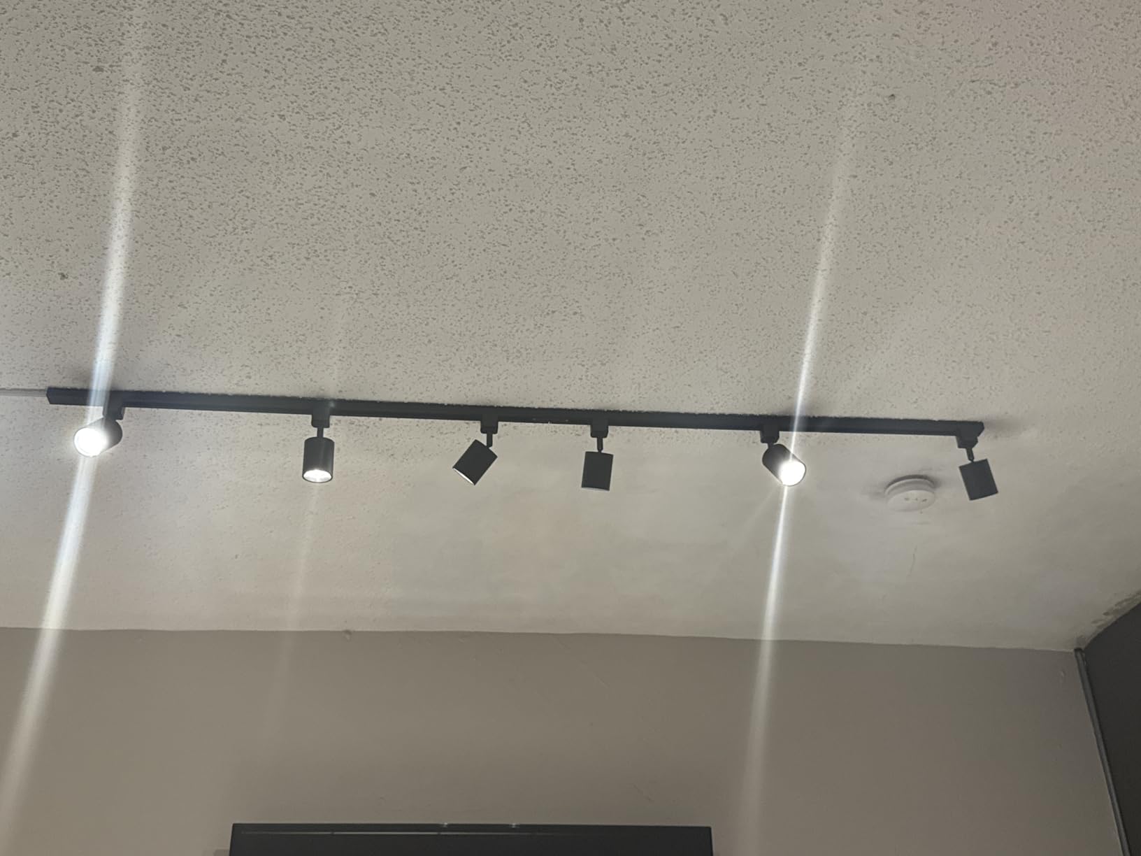VANoopee 16-Light LED Track Lighting Kit with 13FT H Type Track Rails, Dimmable Track Light Heads Bright Ceiling Spotlight Fixture for Kitchen Accent Art, 3000K Warm White, No Flicker 10W 800lm Black customer photo 2