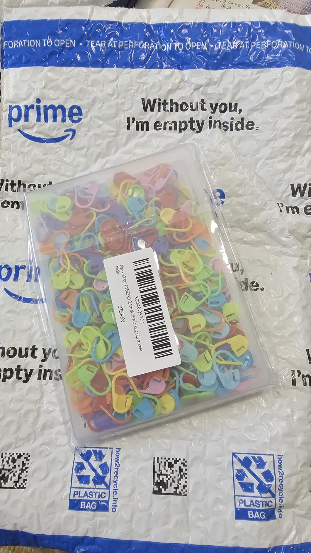 300pcs FIVEIZERO Stitch Markers with 6 Pieces of Large Blunt Sewing Needles, Colorful Knitting Markers, Plastic Crochet Hook Clip customer photo 2