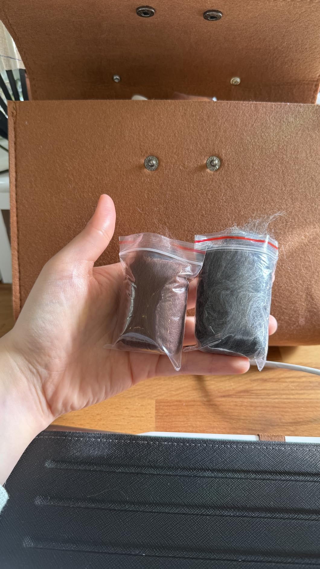 ZXIIXZ Needle Felting Kit, 24 Colors Felting Wool Kit with Felt Bag, Felting Needles, Pad, Felting Wool Bulk for DIY Needle Felting Beginner with Step by Step Instructions customer photo 1