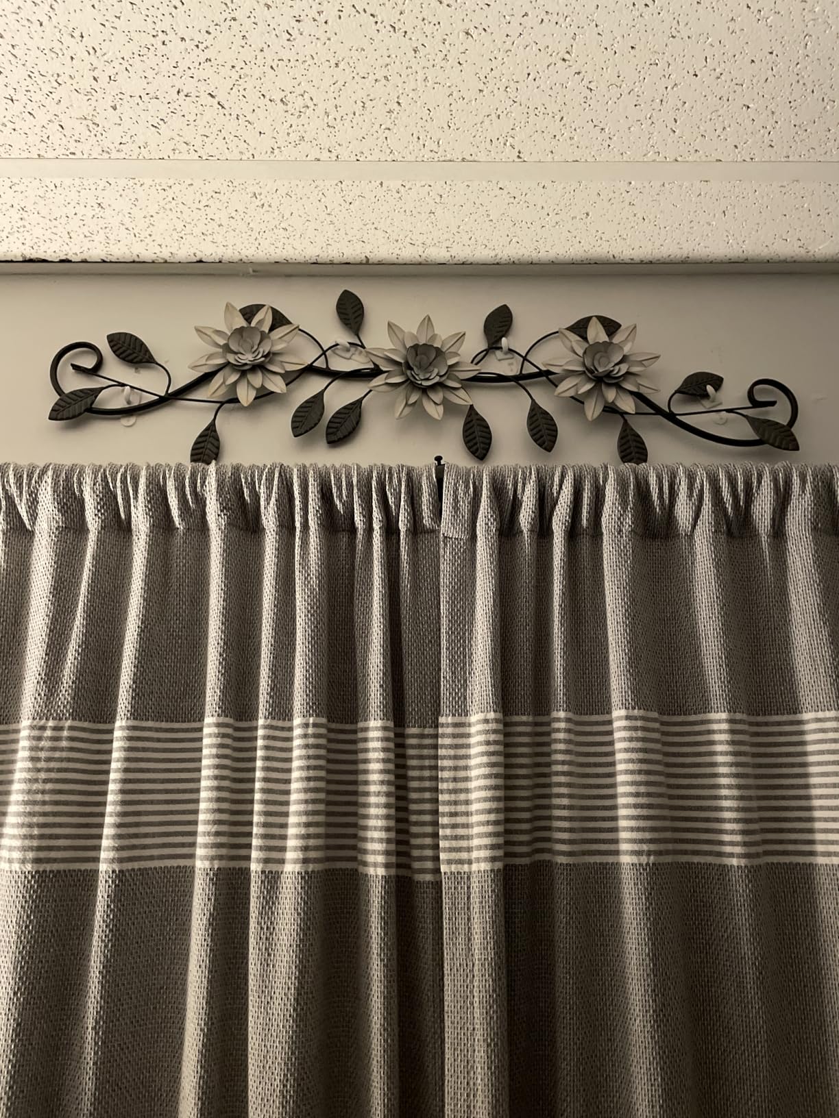 KHJCXS Metal Wall Art Modern Minimalist Metal Flowers Indoor Decor Horizontal Wall Art customer photo 1