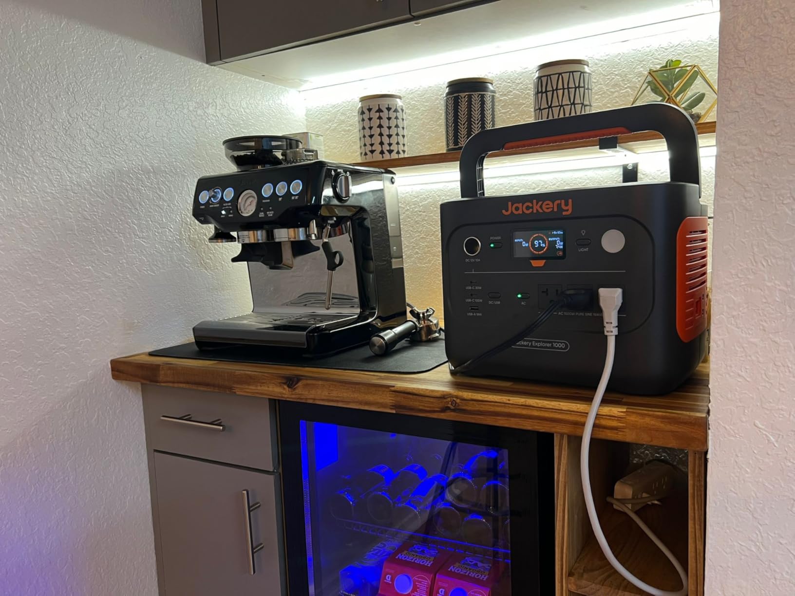 Jackery Explorer 1000 v2 Portable Power Station, 1070Wh LiFePO4 Battery, 1500W AC/100W USB-C Output, 1 Hr Fast Charge customer photo 2