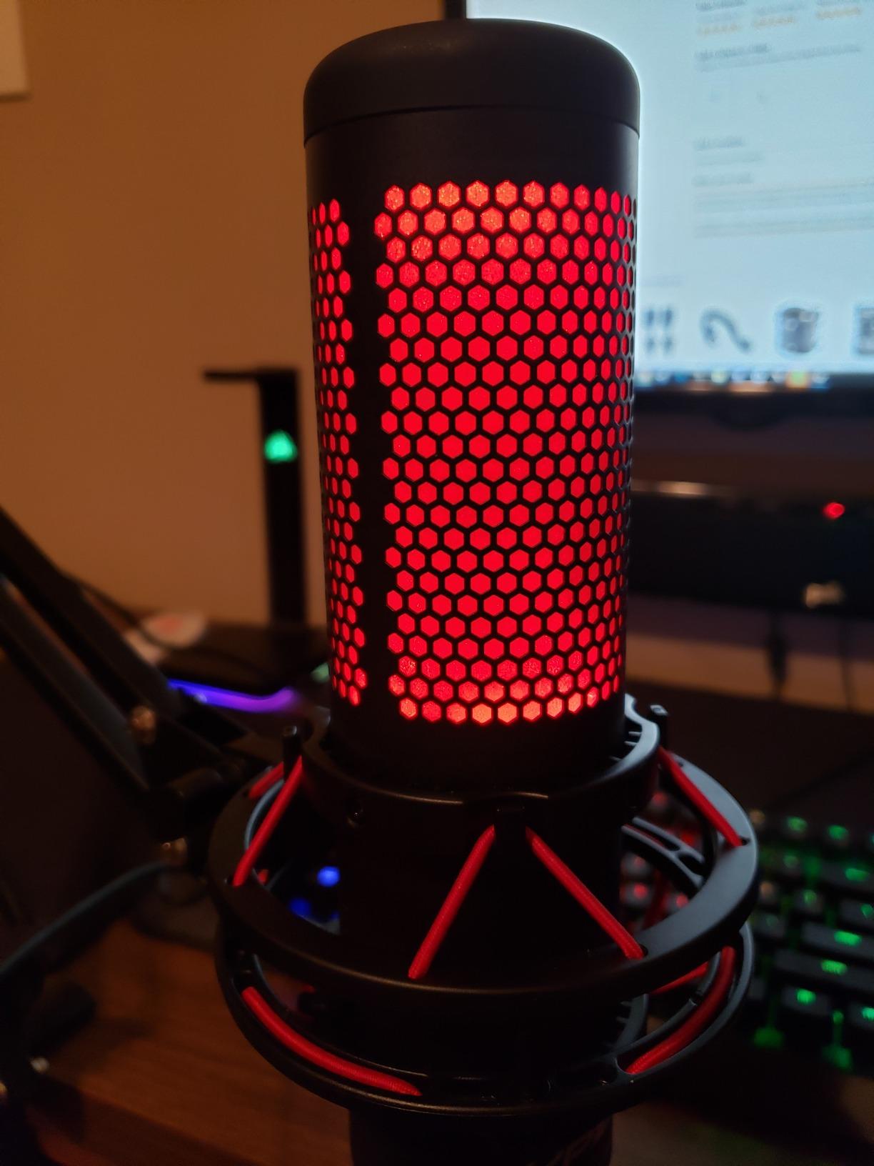 HyperX QuadCast 2 - USB Microphone for Gaming, Streaming and Podcasting, with On-Board Controls, LED Lighting, Removable Shock Mount, PC, Mac, PS5, PS4, USB-C - Black customer photo 2