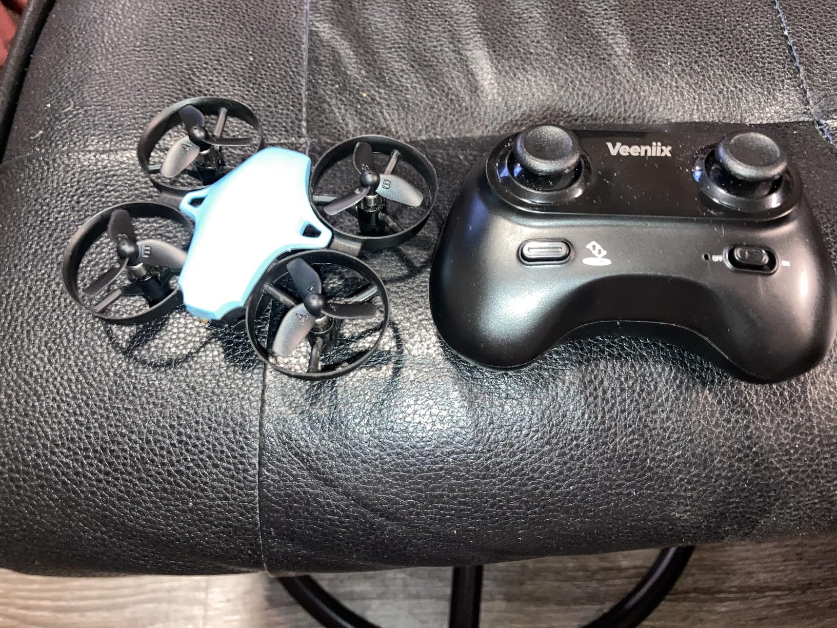 Veeniix V995 Mini Drones for Kids and Beginners, Indoor RC Quadcopter, Small Helicopter Plane with 3D Flips, 360° Rotation, Circle Fly, Auto Hover, Headless Mode and 3 Batteries, Gift for Boys and Girls customer photo 2
