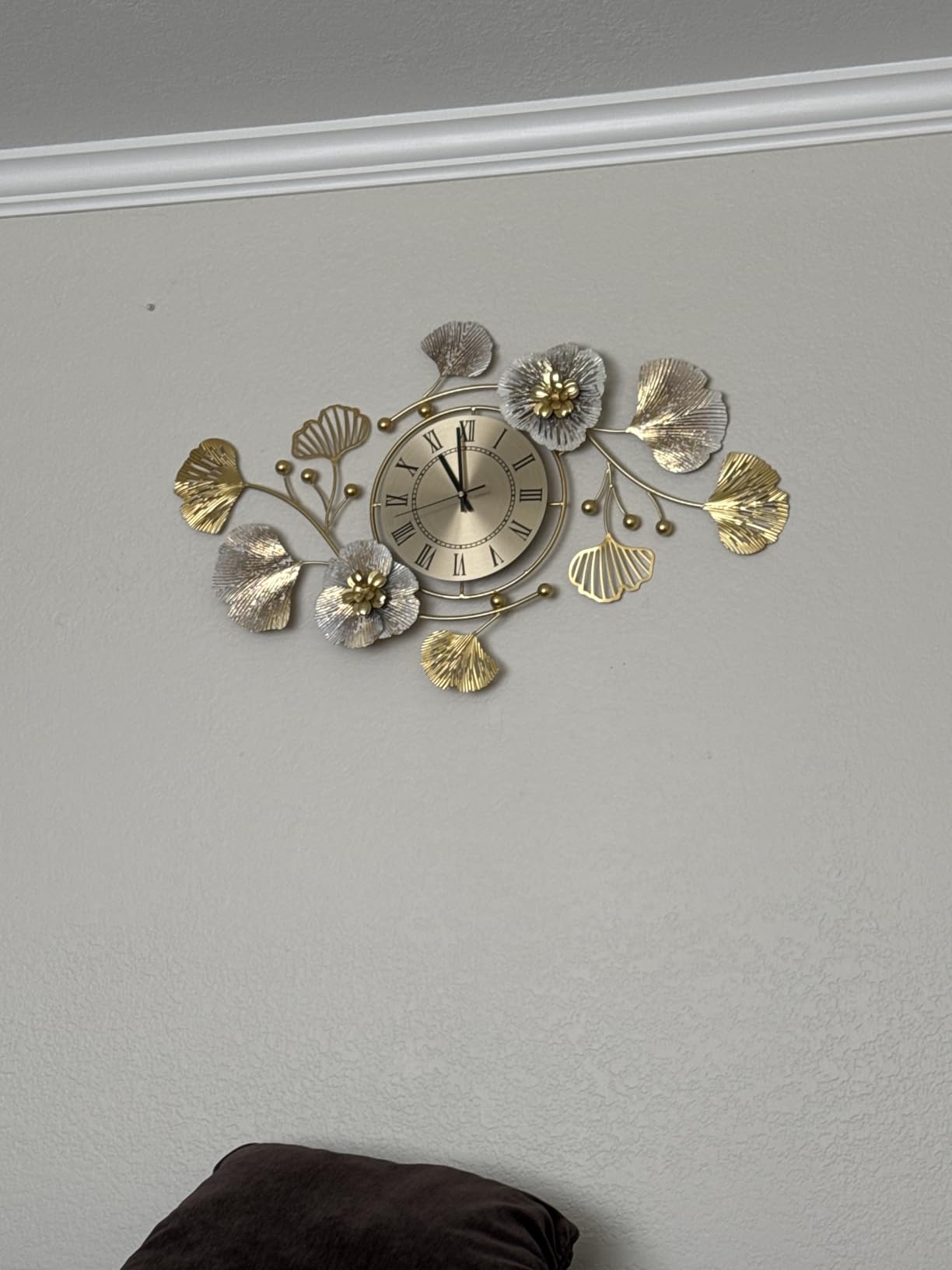 Clocks for Living Room, Large Wall Clock, 3D Silent Wall Clock, Retro Metal Ginkgo Leaf Design, for Bedroom Kitchen Decorative Wall Clocks (32''x18'') customer photo 2