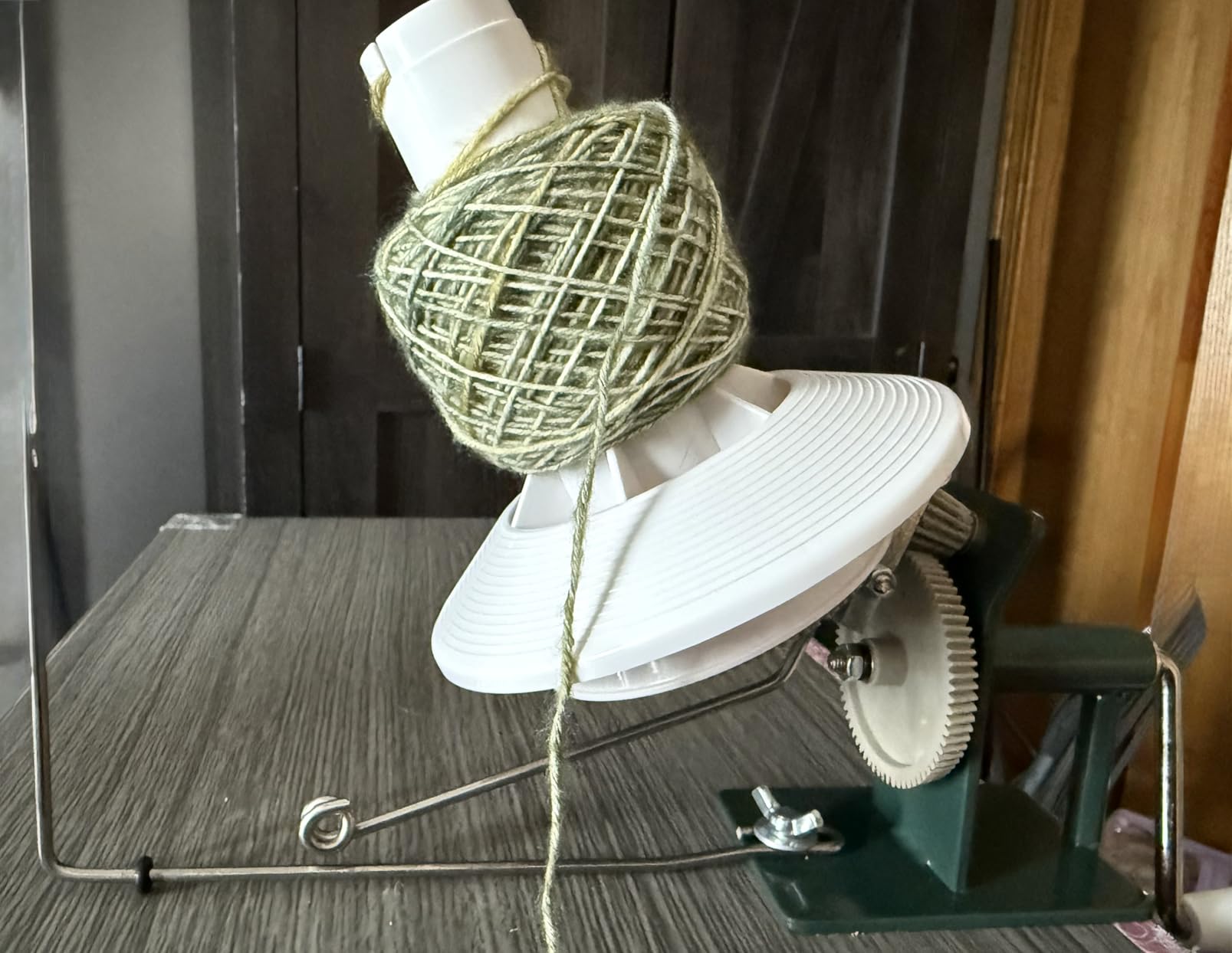 Yarn Winder, Yarn Ball Winder, Large 10-15 oz and Easy-to-Install Yarn Cake Winder Efficiently Make Yarn Cake, Sturdy Metal and ABS Yarn Winder for Crocheting customer photo 1