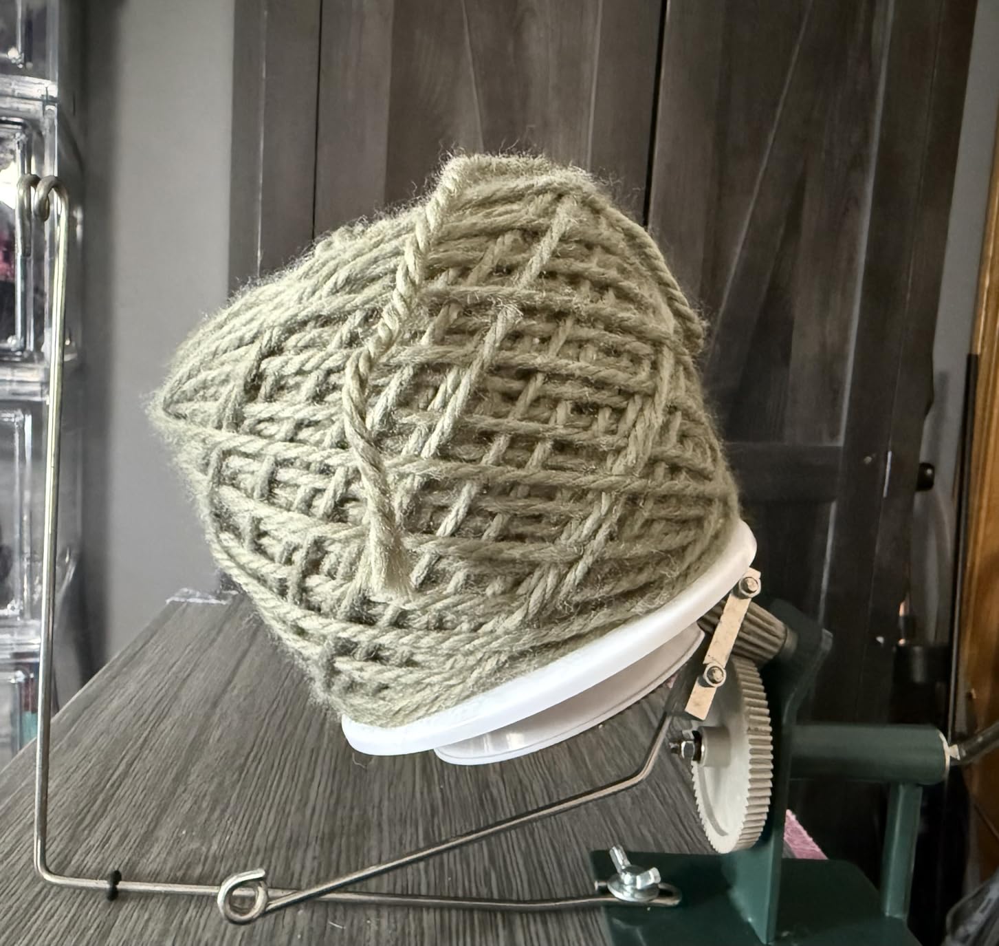 Yarn Winder, Yarn Ball Winder, Large 10-15 oz and Easy-to-Install Yarn Cake Winder Efficiently Make Yarn Cake, Sturdy Metal and ABS Yarn Winder for Crocheting customer photo 2