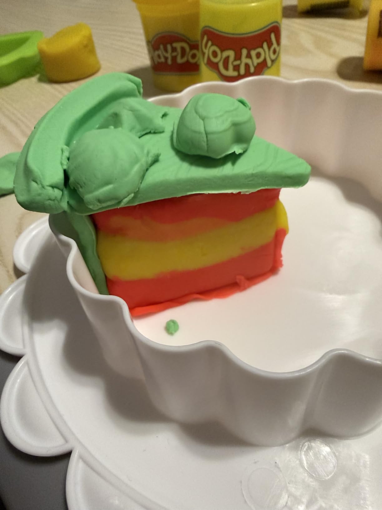 Play-Doh Super Slice Cake Playset, Toy Oven with Play Kitchen Accessories & 11 Modeling Compound Cans, Kids Arts & Crafts, Ages 3+ customer photo 2
