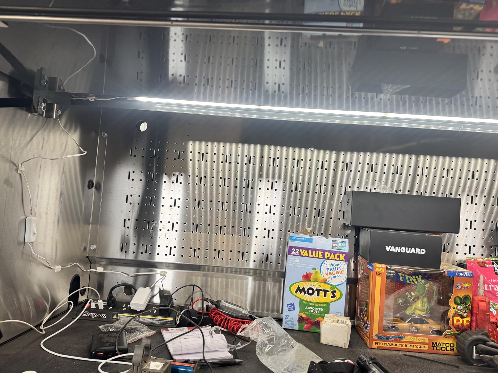 Under Cabinet Lights, Plug in, Seamlessly Linkable 12 Inch, 6 Bars+Switch+Extensions, Under Counter Lighting for Kitchen, Closet, Gun Safe, Shelf, Display Case, LED 5000k Daylight customer photo 2