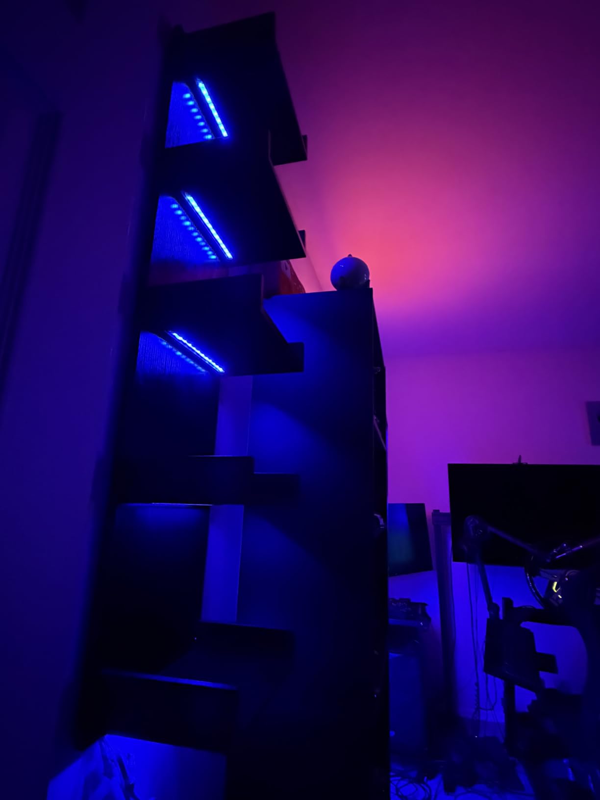 HOOBRO Floating Wall Shelves with LED Lights, Floating Shelf Wall Mounted for Storage, Vertical Display Stand, Modern Column Rack, for Bedroom, Livingroom, 4-Tier, 35.8 Inches, Black customer photo 2