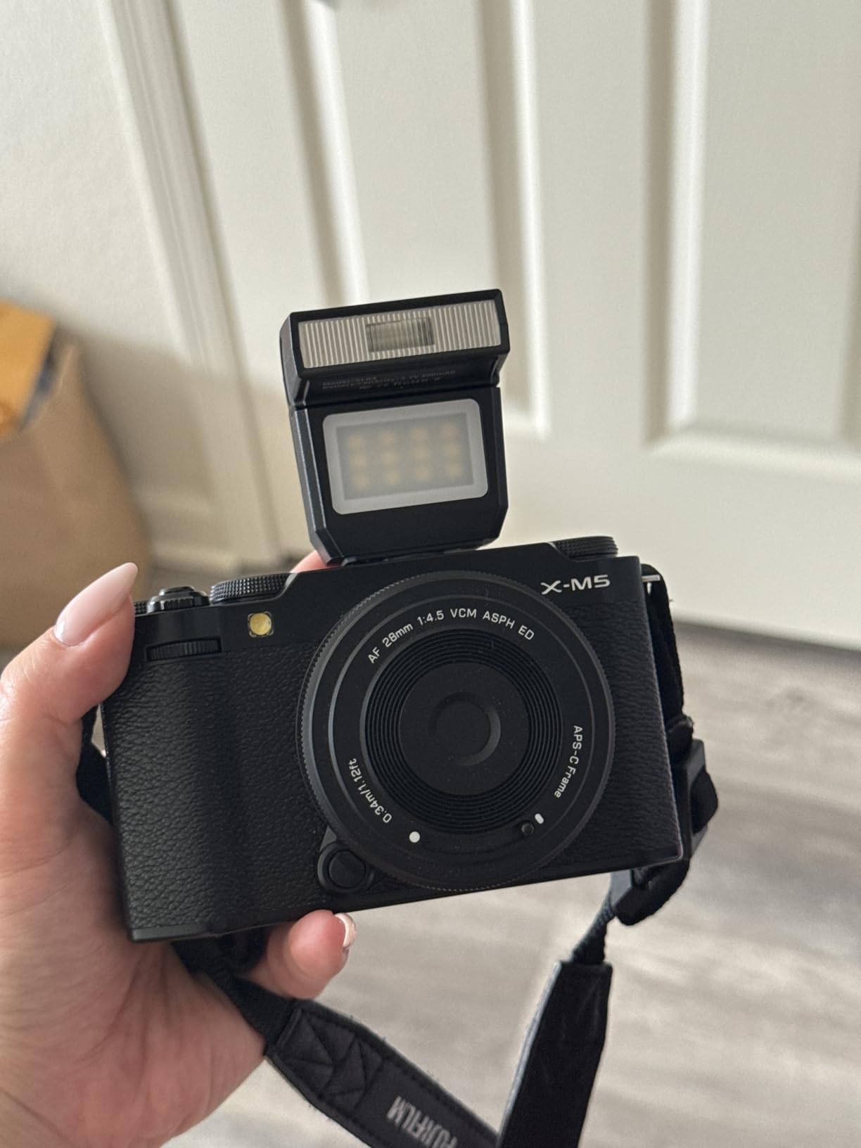 ULANZI SL03 Camera Mini Flash Speedlite with Video Light for Beginners Basic, GN8 6500K Flash 90° Angle Adjustable Compatible with Sony/Canon/Fuji/Nikon DSLR, Universal Single Contact Hot Shoe Mount customer photo 1