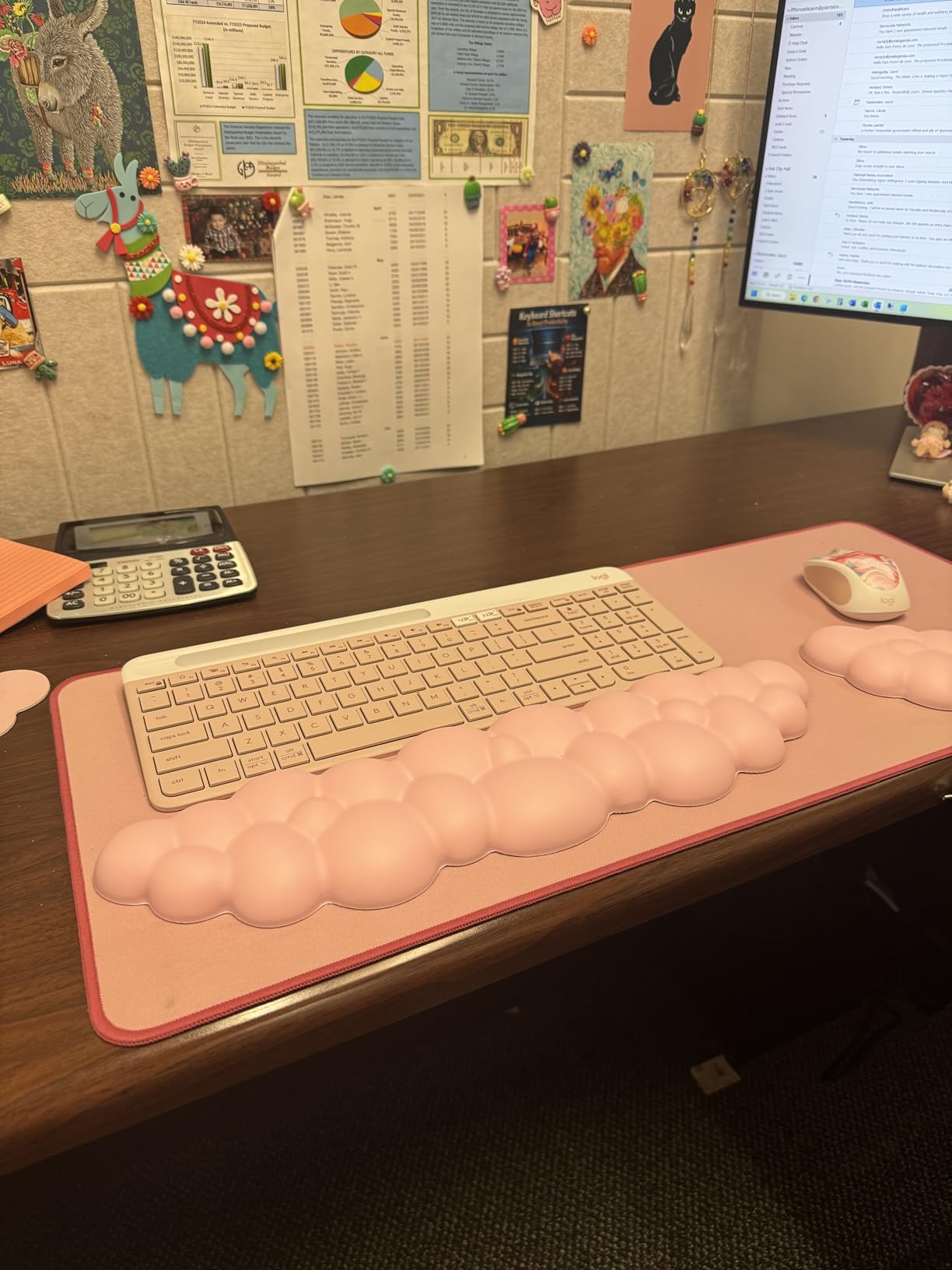 TECKNET Cloud Keyboard Wrist Rest Set, Cloud Wrist Rest with Non-Slip Base, PU Leather Wrist Pad for Keyboard with Ergonomic Memory Foam for Computer Laptop Office Gaming and Pain Relief, White customer photo 1