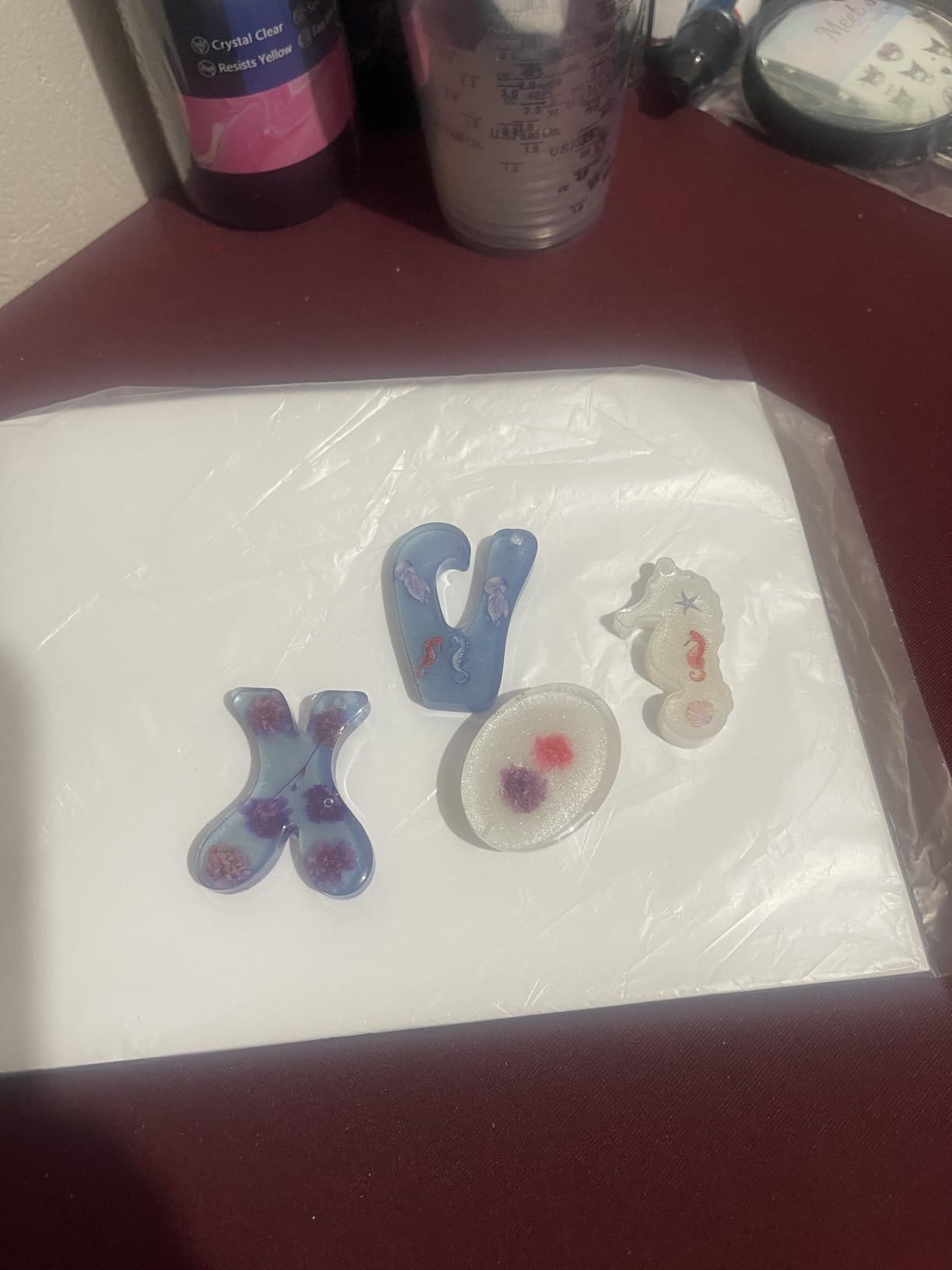 KISREL Epoxy Resin Kit for Beginners, 32oz Resin Kit with Coaster Molds, Complete Accessories Include Pigment, Mica Powders, Dried Flowers, Glitter, Measuring Cups and Other Resina Supplie customer photo 1