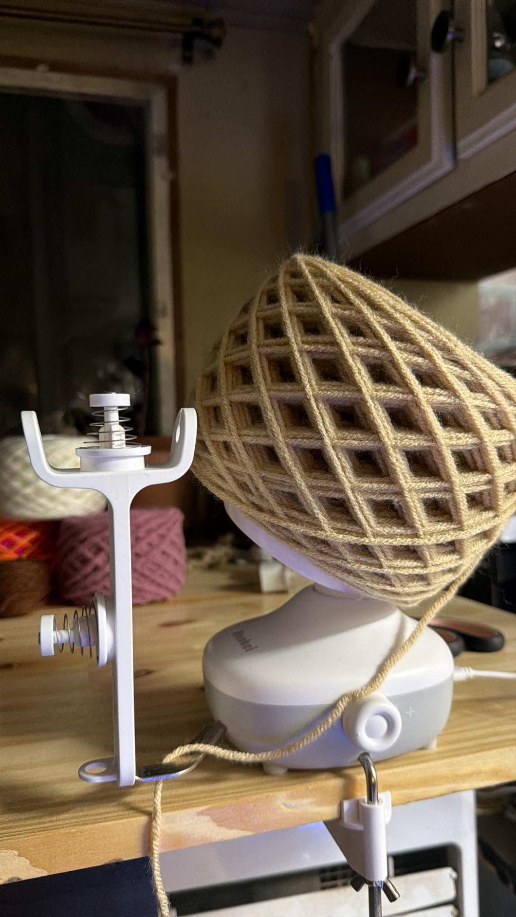 Yarn Swift, Yarn Umbrella Swift for Crocheting, Holder for Skeins Flexible Lightweight Foldable Design, Height & Diameter Adjustable to Suit Space, Ideal Helper for Yarn Knitting Enthusiasts customer photo 2