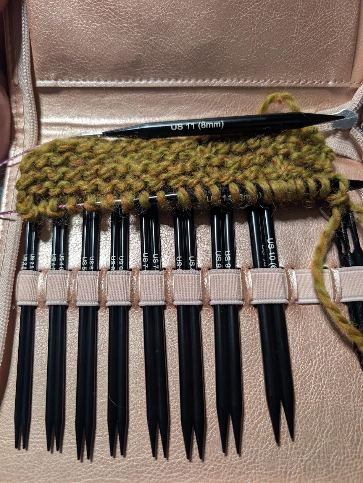 Froggod 4.53-inch (11.5cm) Interchangeable Circular Knitting Needles Set Aluminum US Sizes 2.5, 4, 5, 6, 7, 8, 9, 10, 11 with Interchangeable Knitting Needles and Cables, Accessories and Case, 9 Pairs customer photo 1