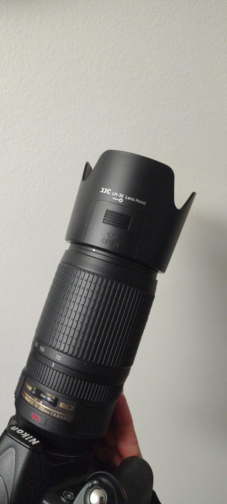 JJC HB-39 Lens Hood Reversible Lens Shade Cover for NIKKOR Nikon AF-S DX NIKKOR 16-85mm f/3.5-5.6G ED VR and AF-S DX NIKKOR 18-300mm f/3.5-6.3G ED VR Lens, Replace Nikon HB-39 Lens Hood customer photo 1