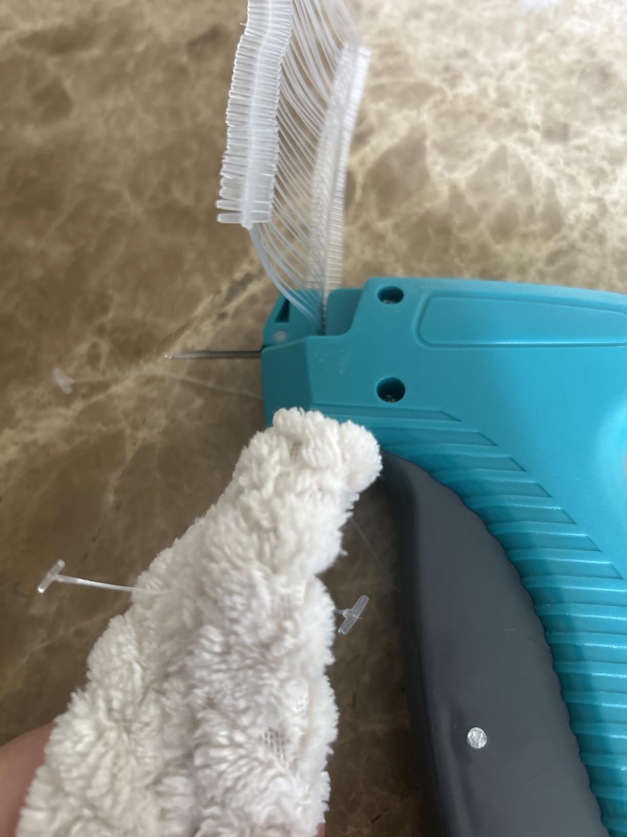 BEVTEE Price Tagging Guns for Clothes, Retail Price Tag Attacher Guns for Clothing (Not Stitch Gun), Includes 5 Needles, 1008 Barbs Fasteners, 1 Hard EVA Bag(Green) customer photo 1