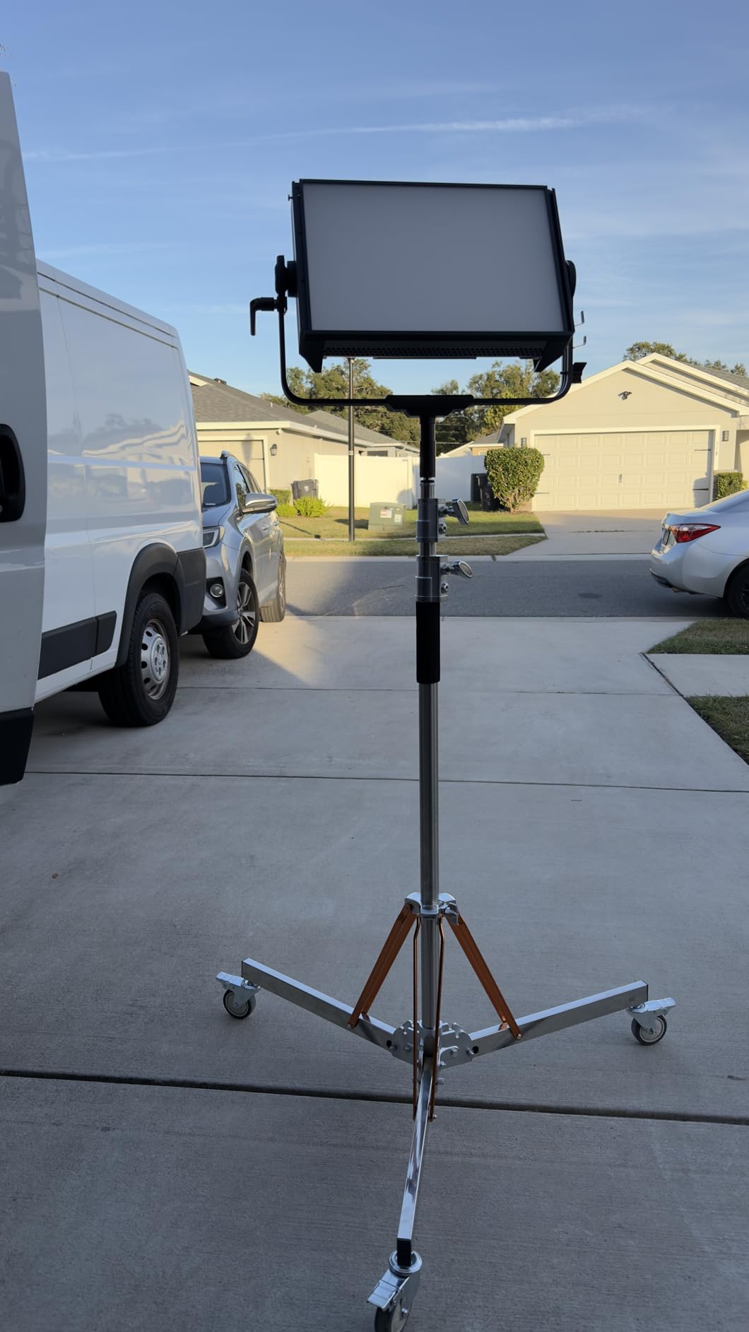 K&F CONCEPT Heavy Duty Light Stand with 360° Swivel Casters & Step-On Brakes, 10ft/305cm Adjustable Stainless Steel Tripod Stand for Studio Photography, Supports COB Lights, Softboxes up to 30kg/66lb customer photo 1