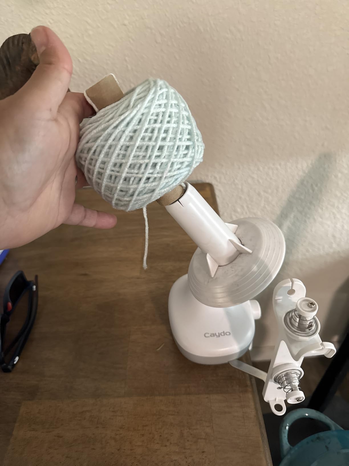Caydo Electric Yarn Winder, Automatic Yarn Cake Winder with Dual Tension Spring Stepless Speed, Compact 7oz Portable Yarn Winder for Crocheting (White) customer photo 1