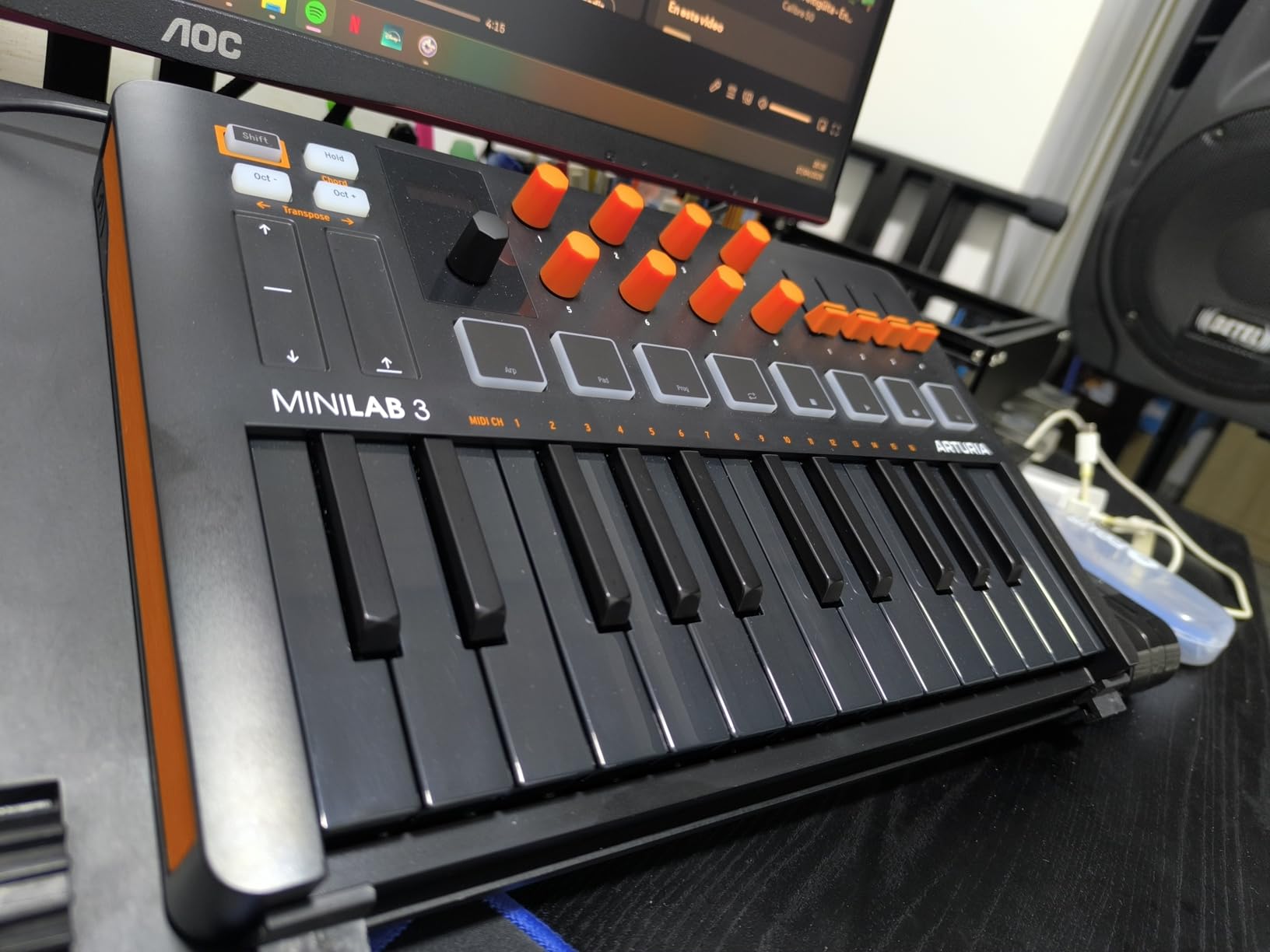Arturia MiniLab 3 Champagne - 25 Key USB MIDI Keyboard Controller With 8 Multi-Color Drum Pads, 8 Knobs and Music Production Software Included customer photo 2