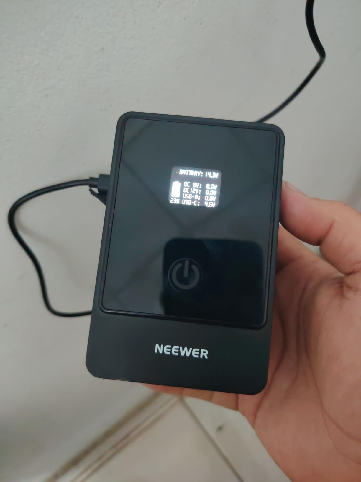 Neewer Mini V Mount Battery 6800mAh 99Wh, Two Way 100W USB C PD 3.0 Fast Charging, 2.5h Fully Charged, 6 Ports/OLED for Video Camera Camcorder Compatible with SmallRig BMPCC 4k 6k, PS099F customer photo 1