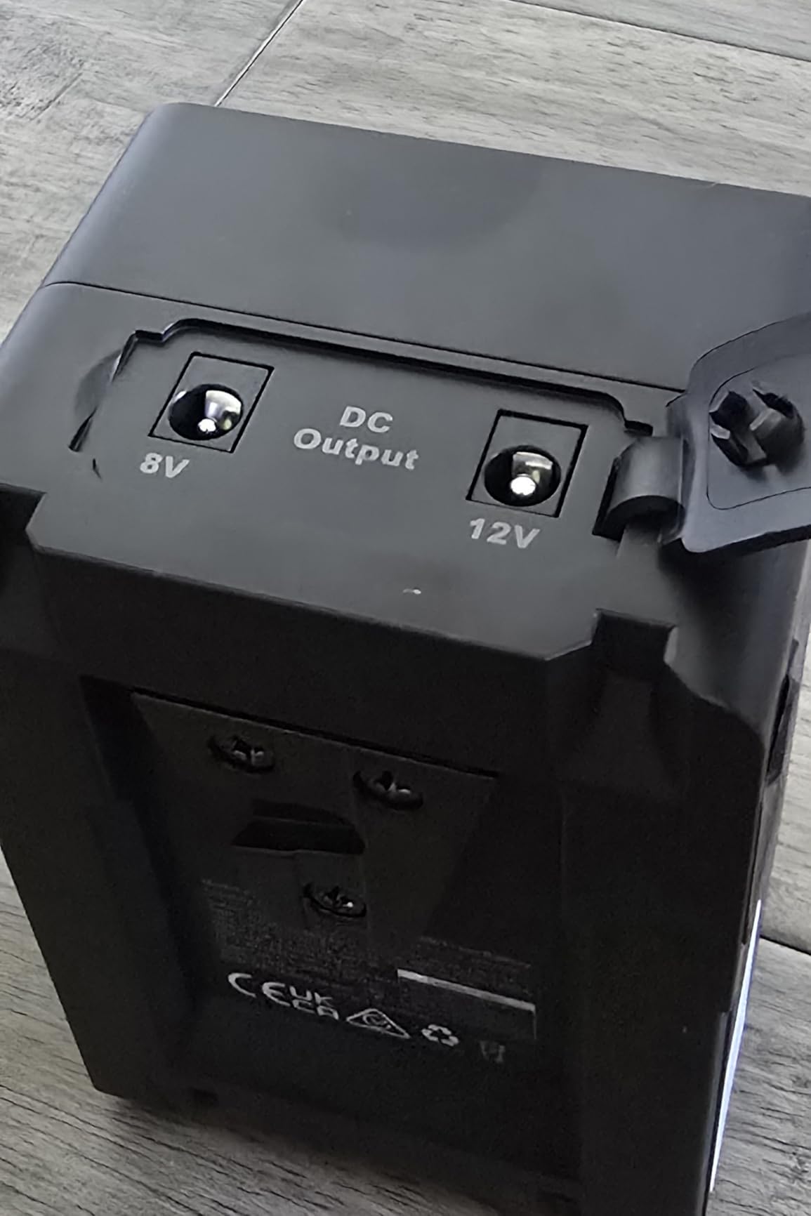 Neewer Mini V Mount Battery 6800mAh 99Wh, Two Way 100W USB C PD 3.0 Fast Charging, 2.5h Fully Charged, 6 Ports/OLED for Video Camera Camcorder Compatible with SmallRig BMPCC 4k 6k, PS099F customer photo 2