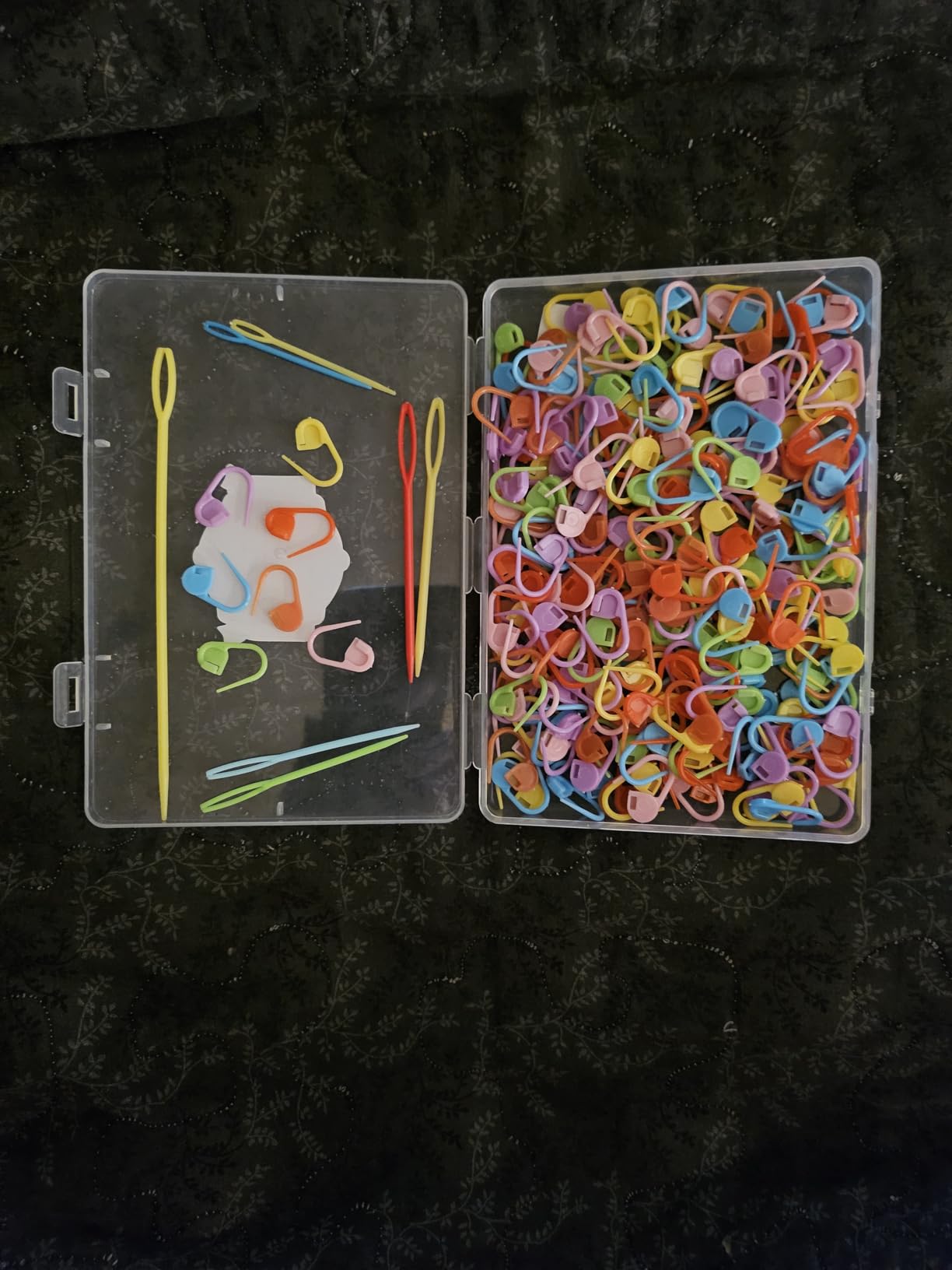Suhfuib 250 PCS Stitch Markers for Crochet and Knitting, Locking Plastic Stitch Counter Clips, 7 Large-Eye Needles and Storage Case customer photo 1