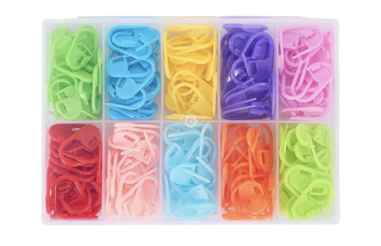 LKbeuuu 200 Pcs Knitting Crochet Stitch Markers for Crocheting with Storage Case, Colored Locking Stitch Markers (10 Colors) customer photo 1