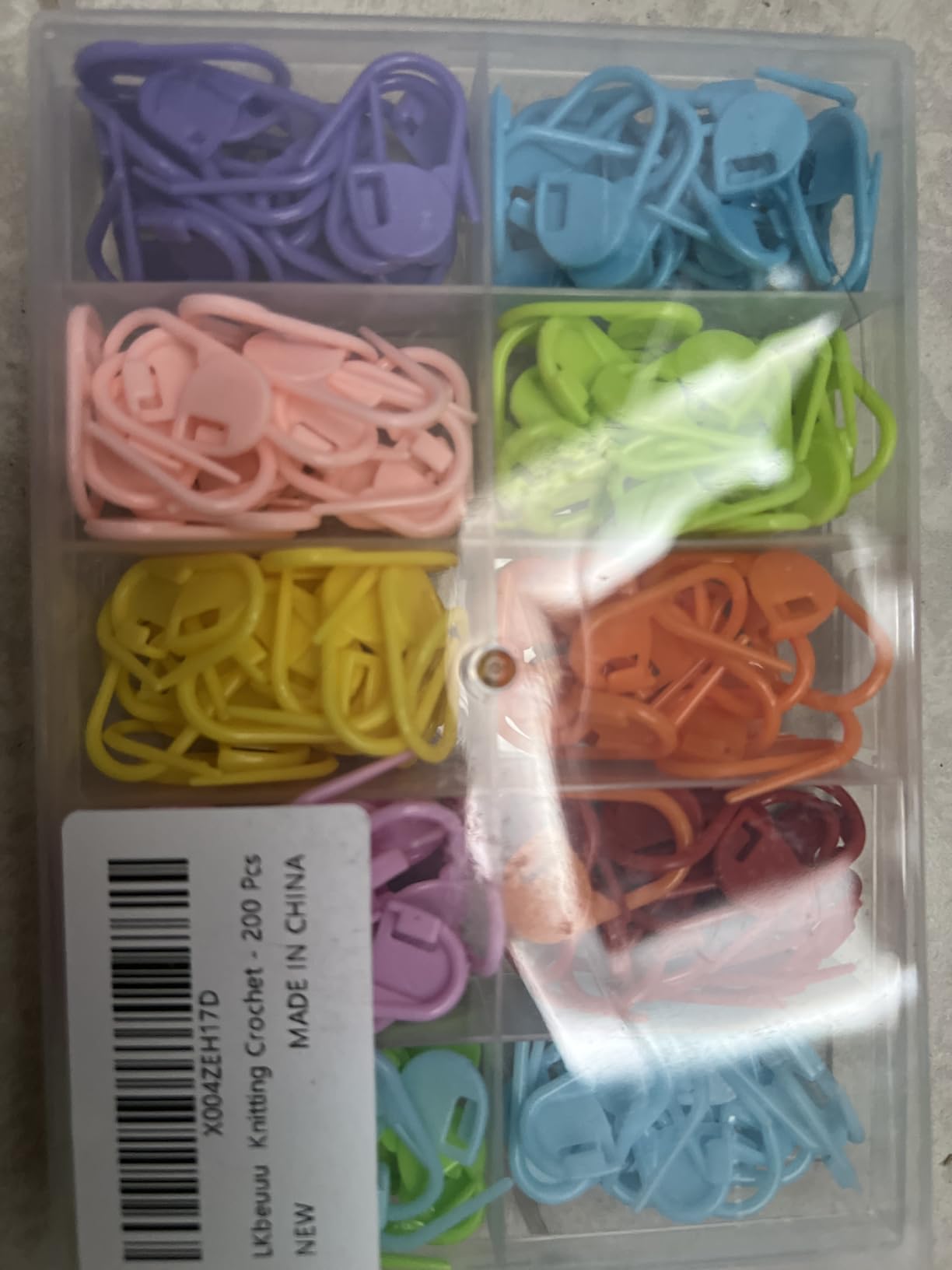 LKbeuuu 200 Pcs Knitting Crochet Stitch Markers for Crocheting with Storage Case, Colored Locking Stitch Markers (10 Colors) customer photo 2