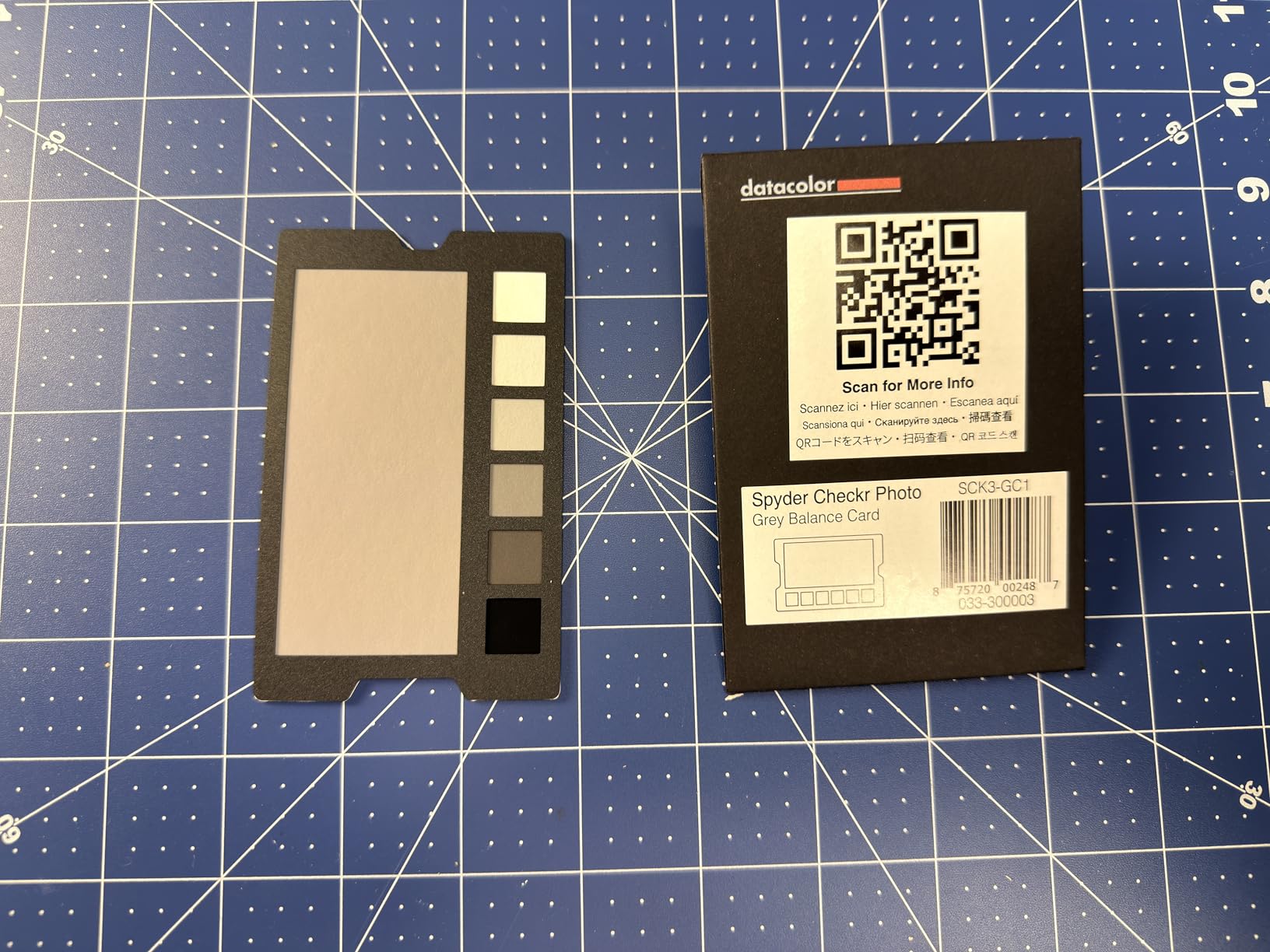 SpyderCheckr Photo Grey Balance Card - Two Tools in One: 18% Neutral Grey Reference for Accurate Exposure & White Balance - 6-Step Grayscale Strip for Tonal Range Verification - Compact customer photo 2