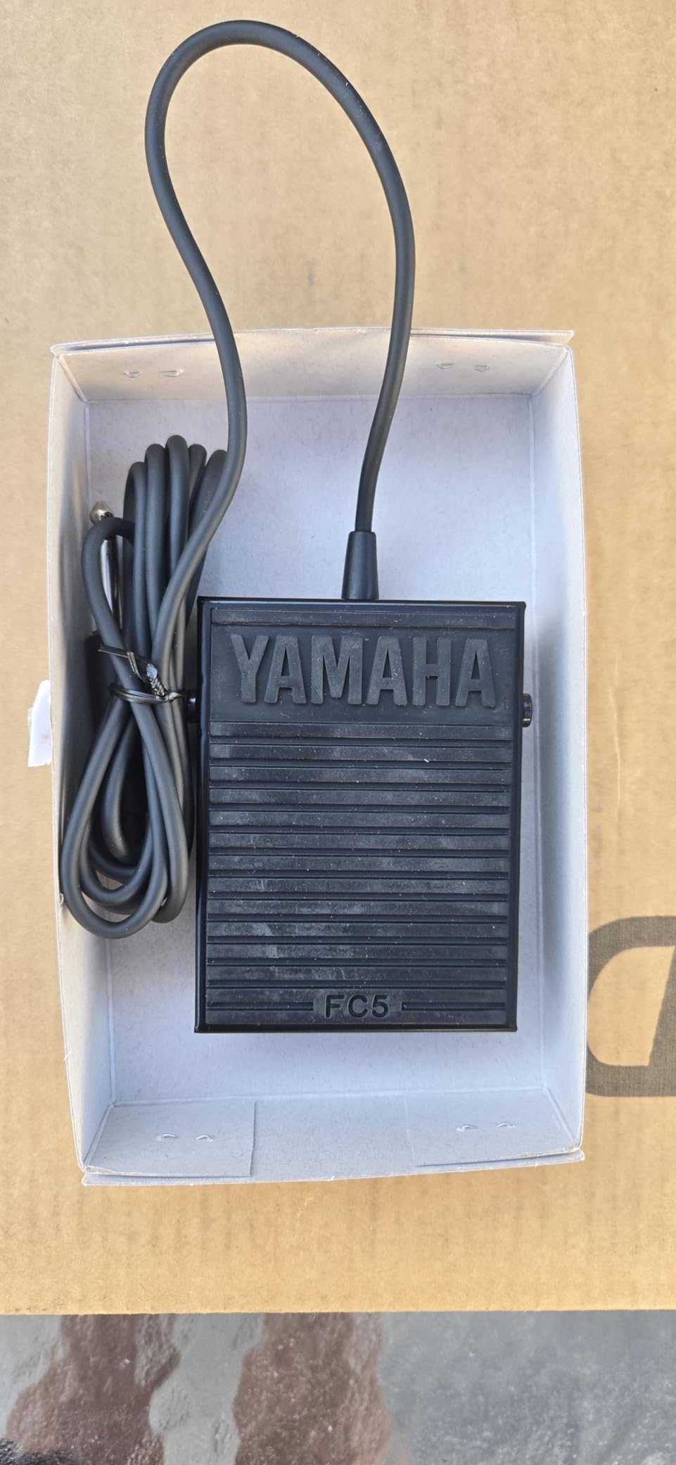 Yamaha Compact Foot Switch, Universally Compatible, 5-Foot Cable, 0.25-Inch Plug, Black FC5 customer photo 2